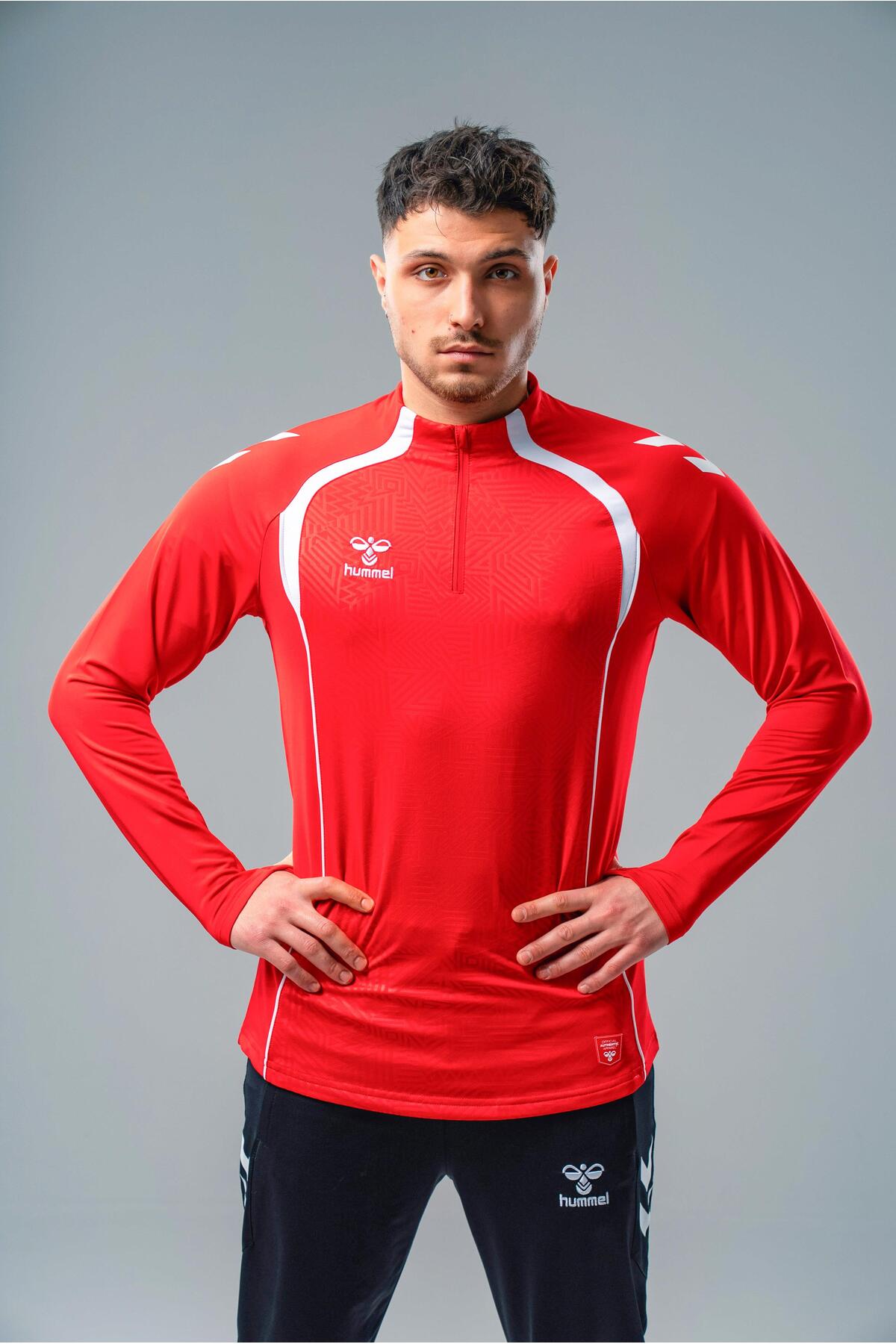 تاپ ورزشی تارگت مدل قرمز هامل ست لباس و شلوار ورزشی hummel