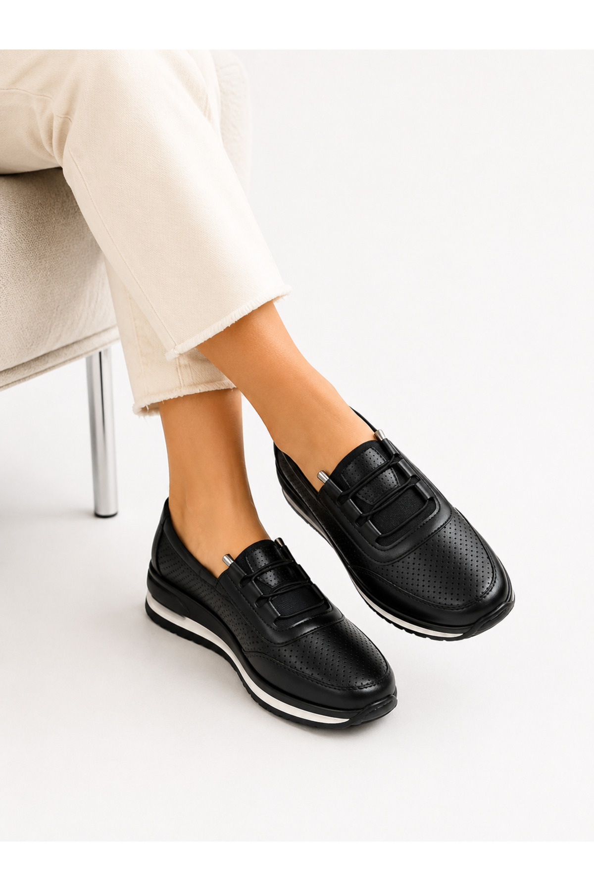 Cooka Shoes Siyah Delikli Günlük Kadın Ayakkabı Ortopedik Taban Hafif Rahat Sneaker