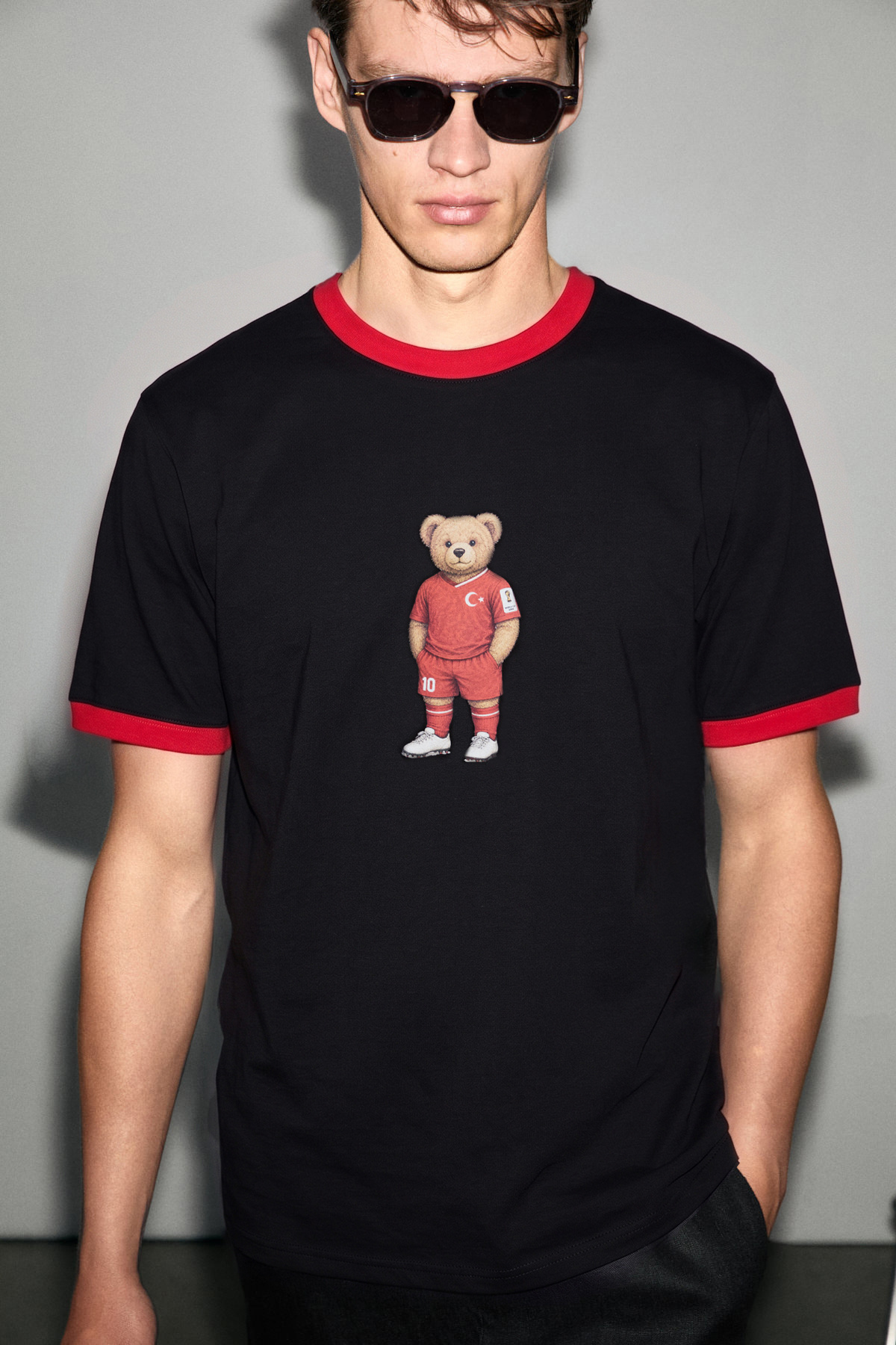 GRIMELANGE PAMIR Erkek %100 Organik Kumaşlı Kontrast Yakalı Dünya Kupasına Özel Baskı Detaylı Siyah T-Shirt