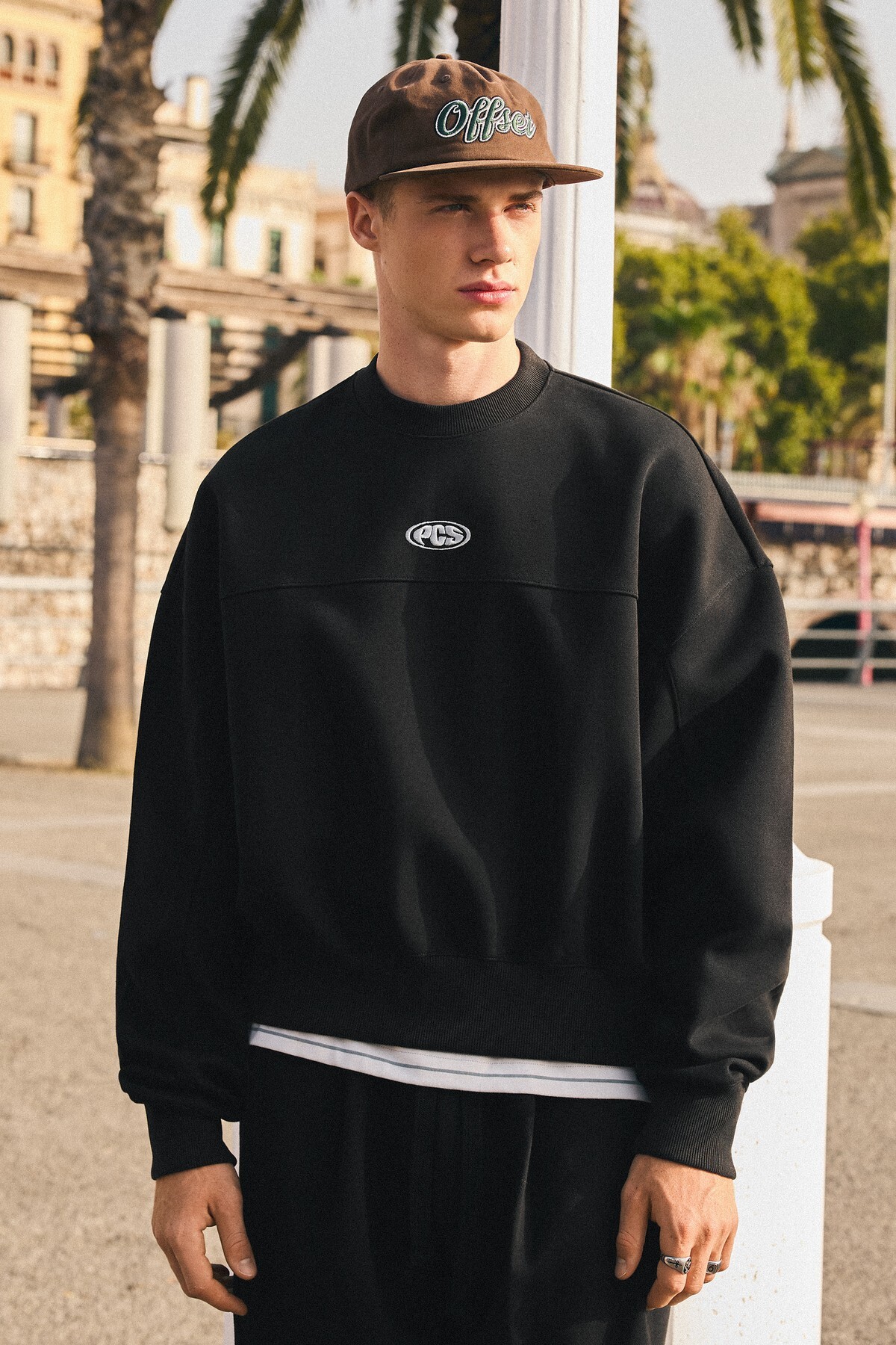 Bisiklet yaka yamalı sweatshirt