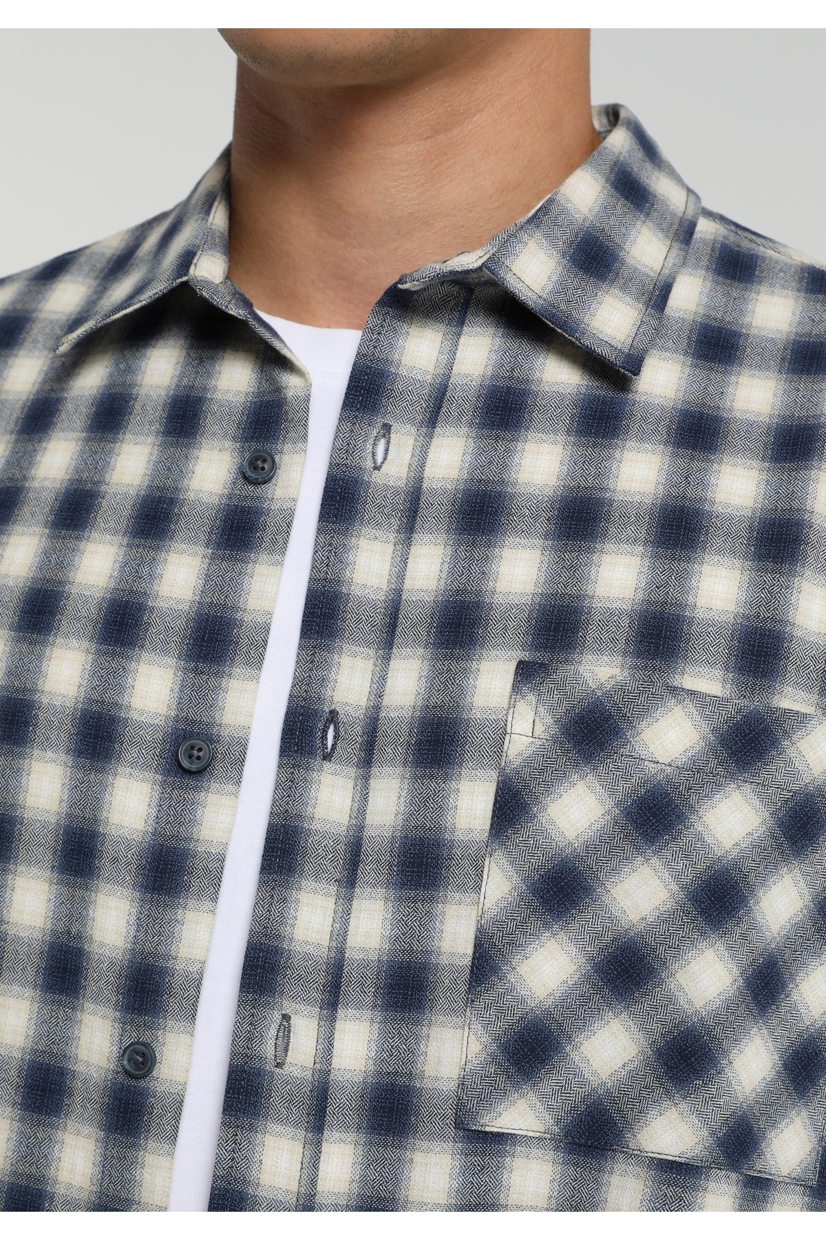 Regular Fit Shirt Neck Kareli Erkek Lacivert Uzun Kol Gömlek — سرمه‌ای CL1080596_Q1.V1 — تصویر 4 از 5