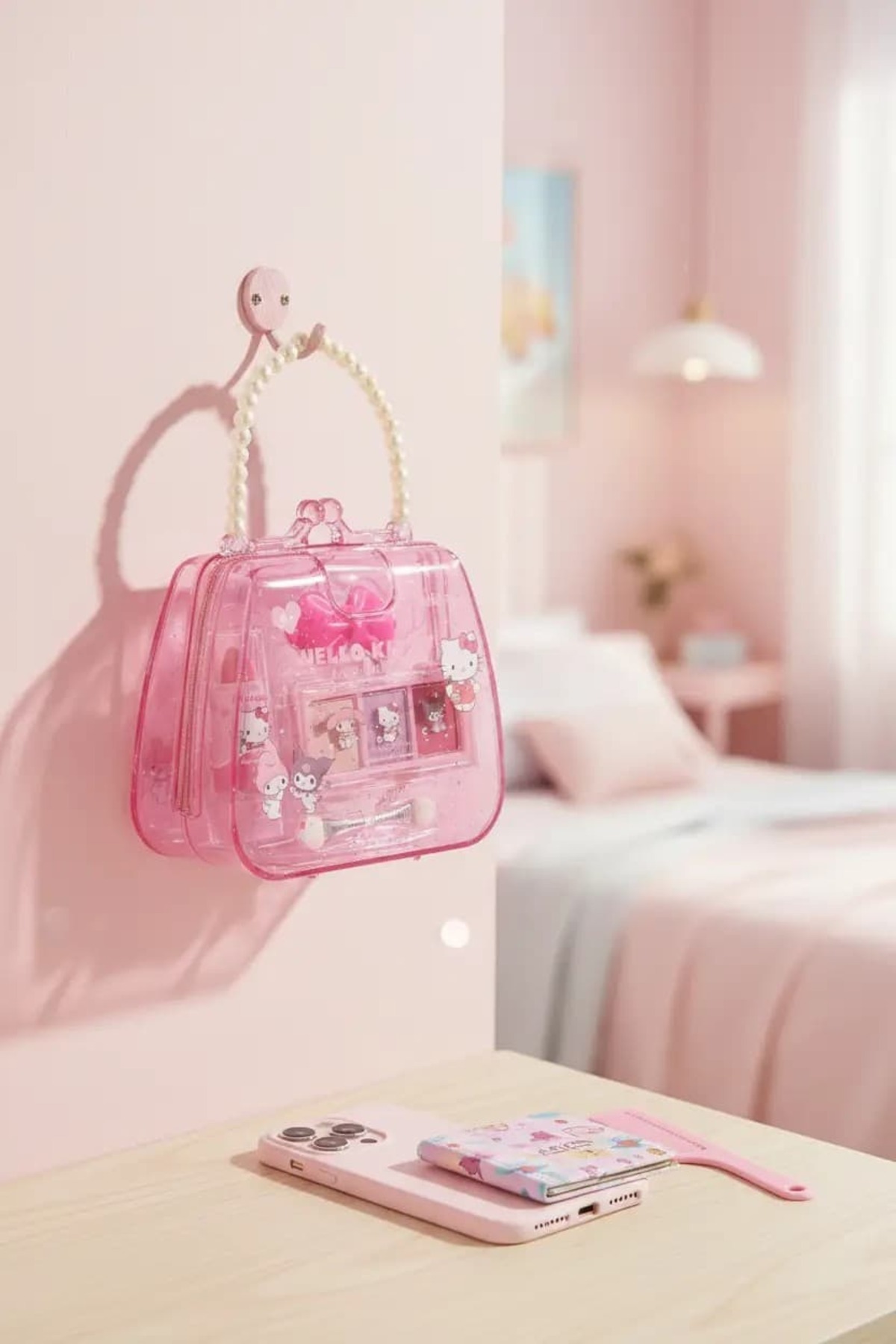 Lisanslı Hello Kitty ve Arkadaşları Ruj, Far Paleti ve Saç Tokası Seti – Renkli Stil — 2024985410102 — تصویر 3 از 5