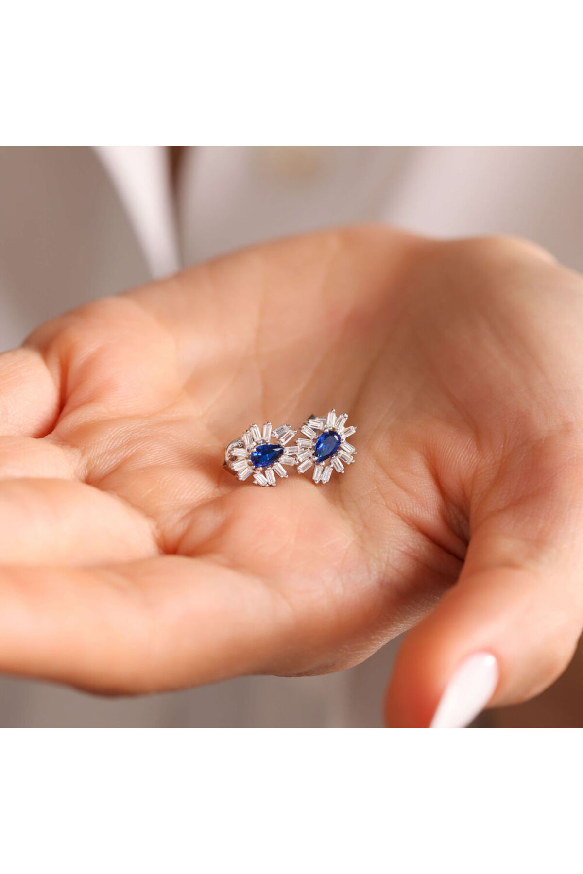Sembol Gold Baget Taşlı Altın Safir Küpe
