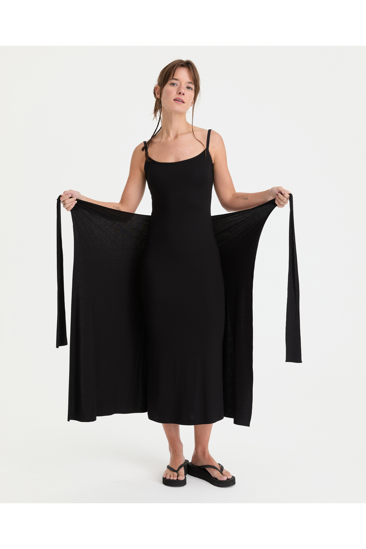 Ayma Active Siyah EcoVero™ Viskoz Ayarlanabilir Askılı Çıkarılabilir Etekli Wrap Elbise görsel 4