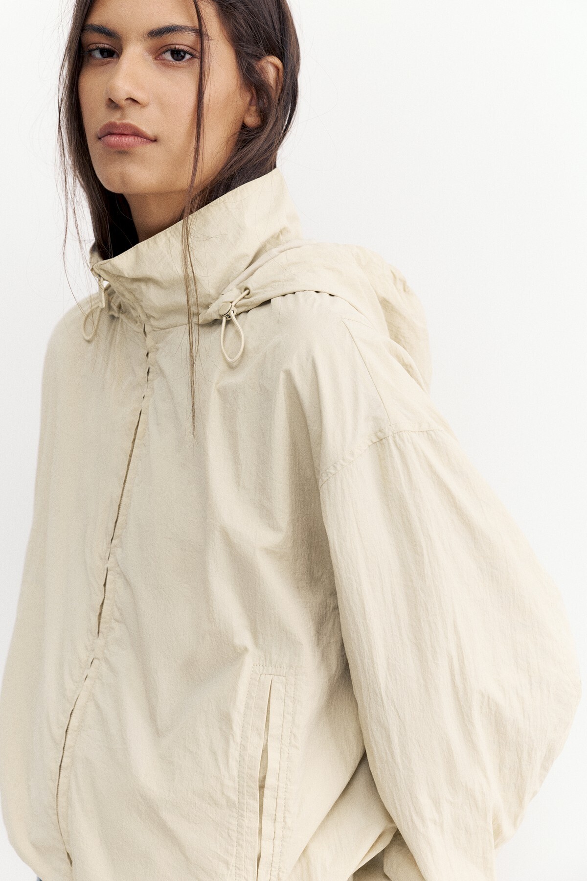 Pull & Bear Kapüşonlu hafif mont görsel 6