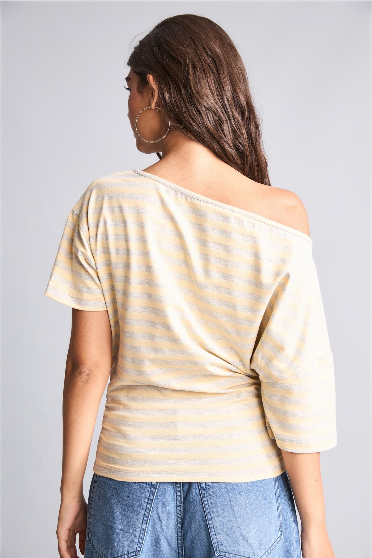 DeFacto Loose Fit Omzu Açık Kısa Kollu Sarı Tişört H7187AX26SM görsel 5
