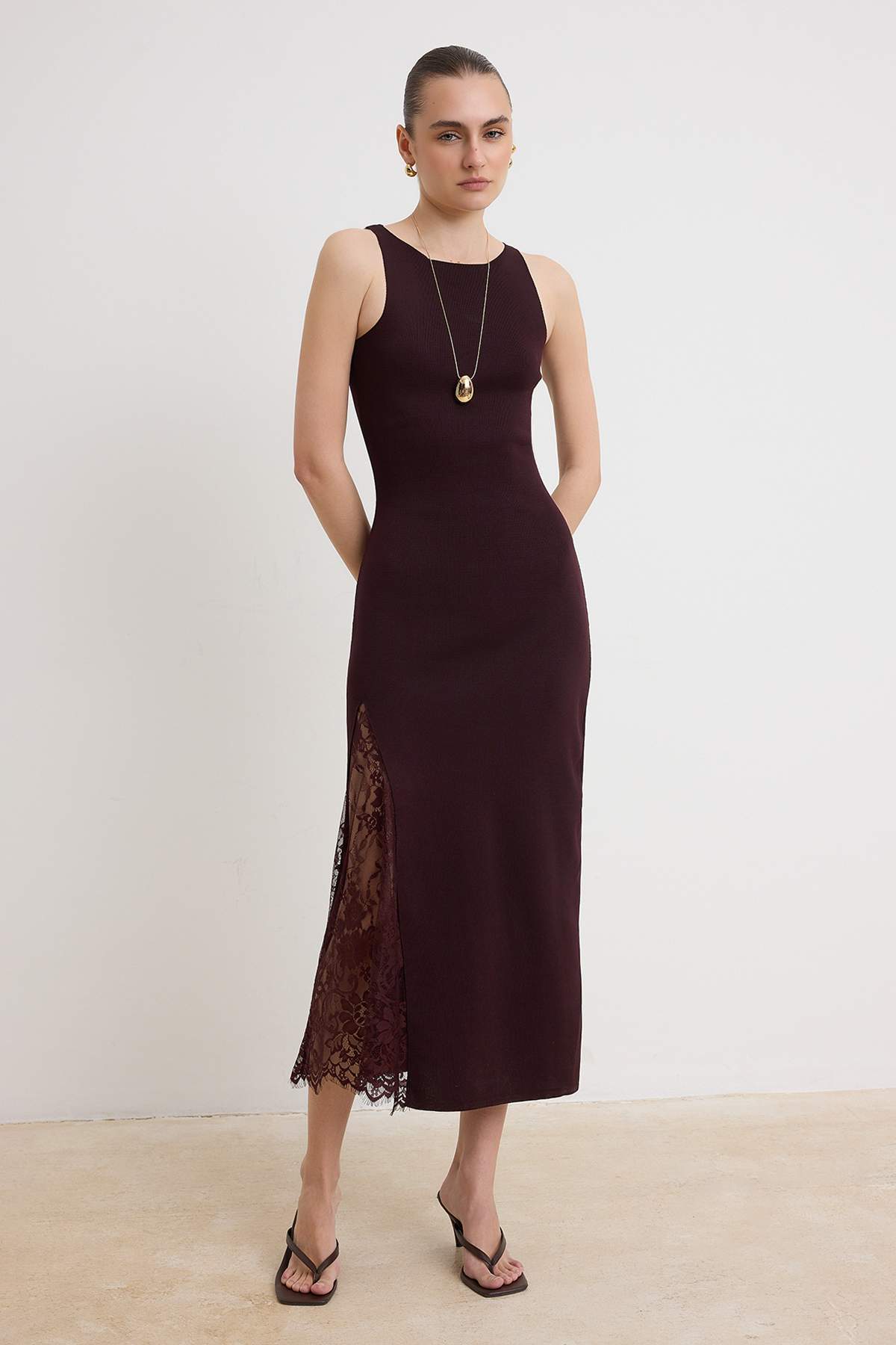 Trendyolmilla Bordo Düz Maxi Maxi Bisiklet Yaka Vücudu Saran Dantel Detaylı Triko Elbise TWOSS26EL00178