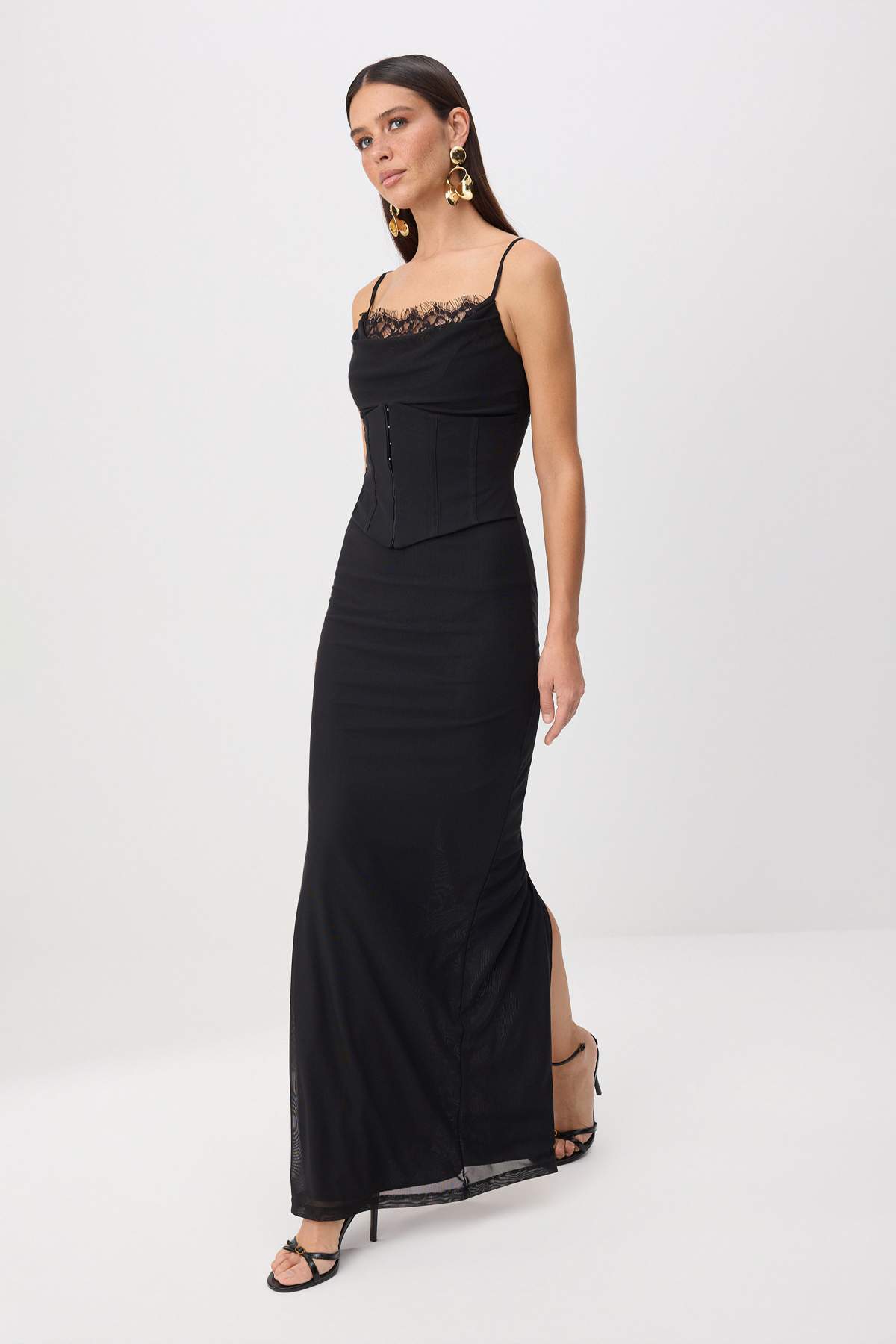 Trendyolmilla Siyah Dantel Detaylı Tül Maxi Abiye & Mezuniyet Elbisesi TPRSS26AE00145/Siyah