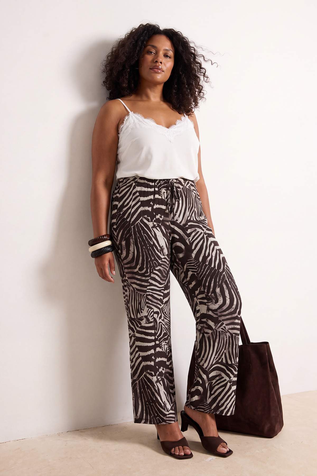 Trendyolmilla Curve Çok Renkli Zebra Desenli Tül Rahat Örme Büyük Beden Pantolon TBBSS26AR00041