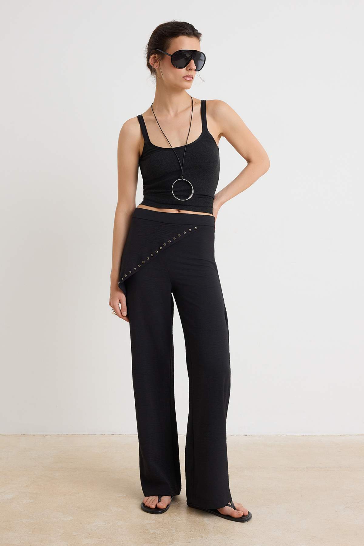 Trendyolmilla Siyah Aerobin Şal Bağlama Detaylı Geniş Paça Pantolon TWOSS26PL00195