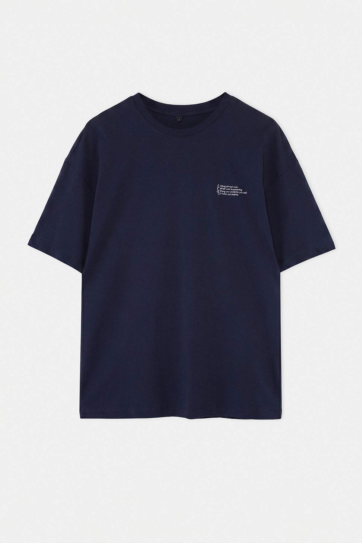 Trendyolmilla Man Lacivert Oversize %100 Pamuklu Bisiklet Yaka Minimal Yazı Baskılı Tok Kumaş T-shirt TMNSS23TS00084