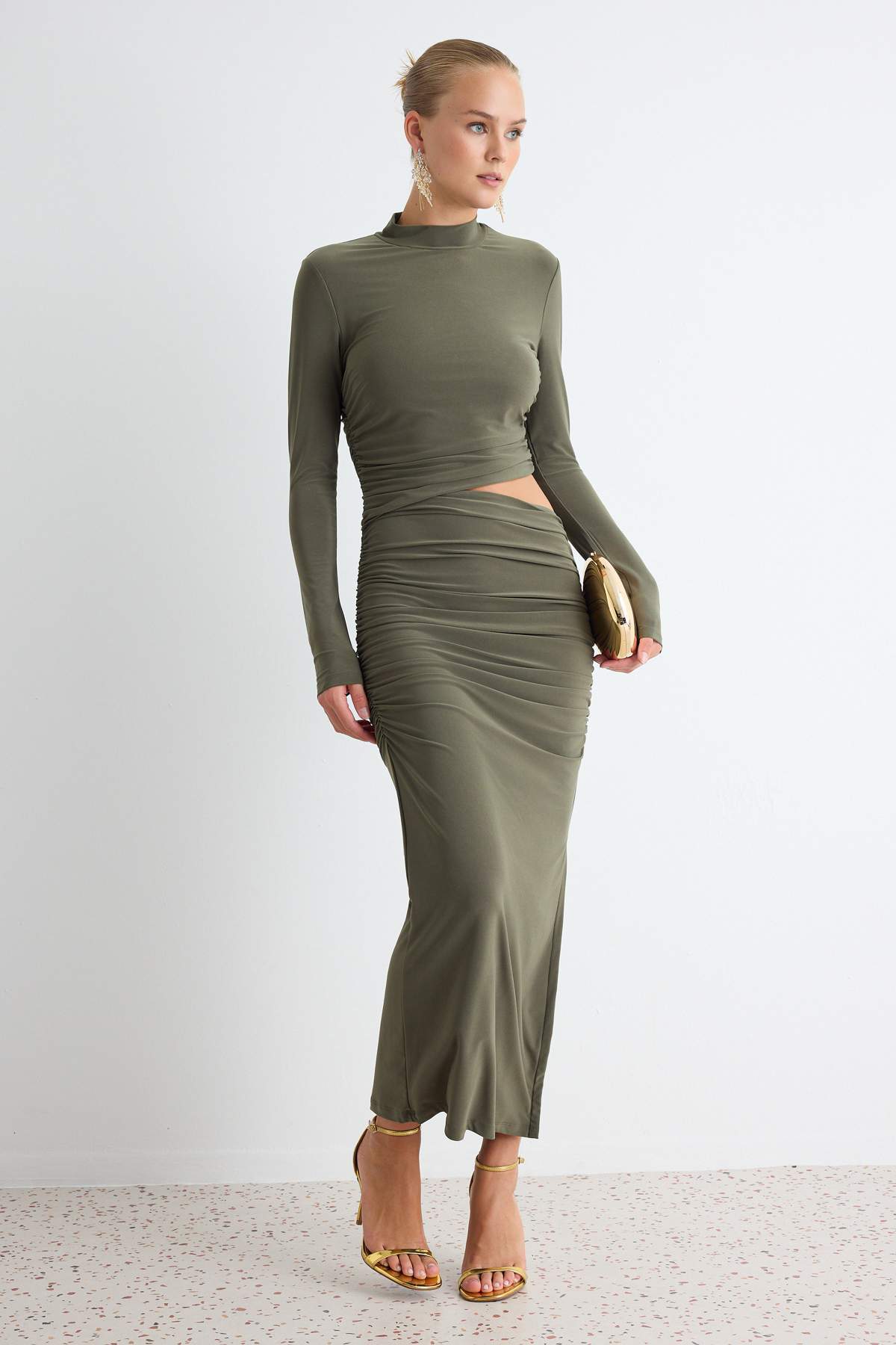 Trendyolmilla Haki Cut Out Detaylı Shift/Düz Kesim Maxi Örme Elbise TPRAW24EL00297