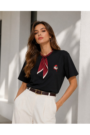 MG GİYİM STORE Fular Detaylı Nakışlı Basıc Kadın Tişört