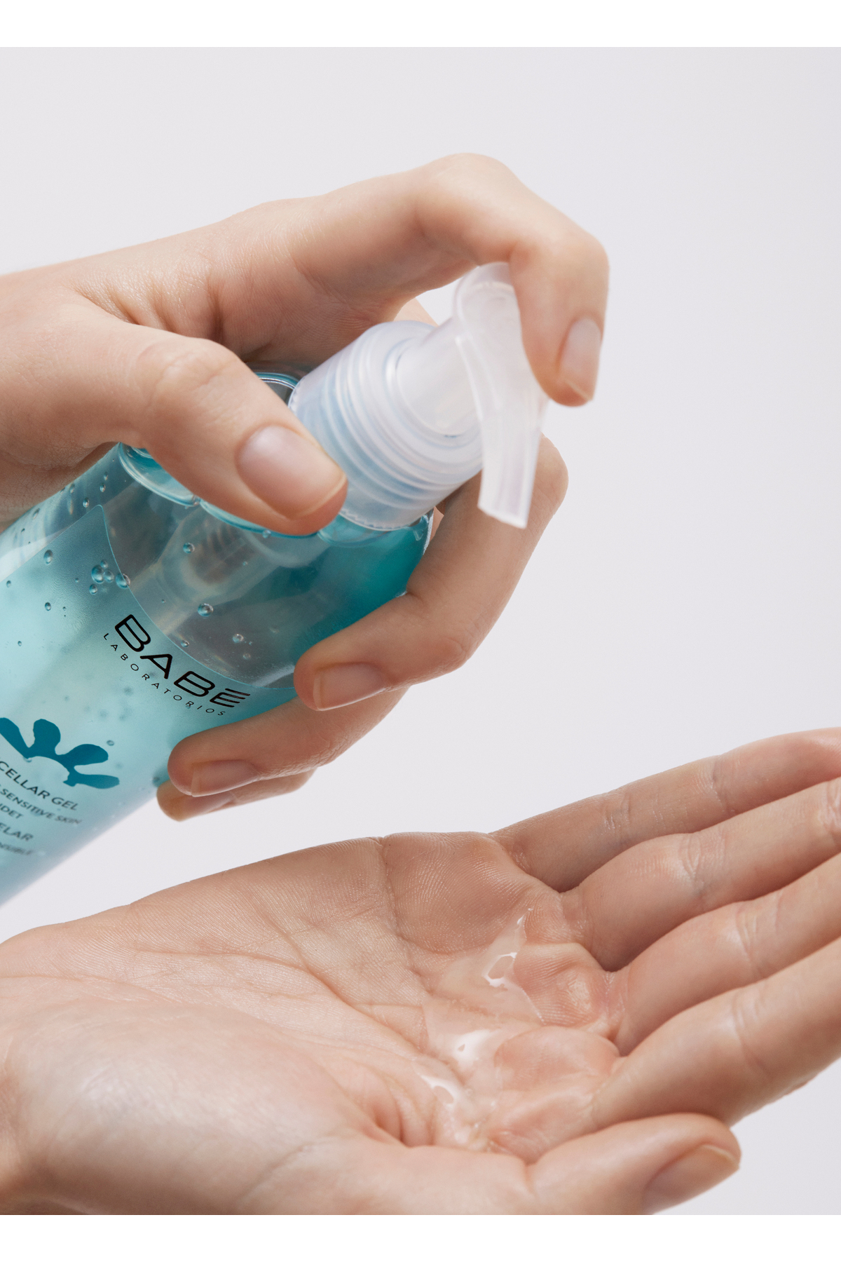 Essentials Soothing Micellar Gel 240ml - Gliserin İçeren Yatıştırıcı Misel Temizleme Jeli — 8437011329882 — تصویر 5 از 5