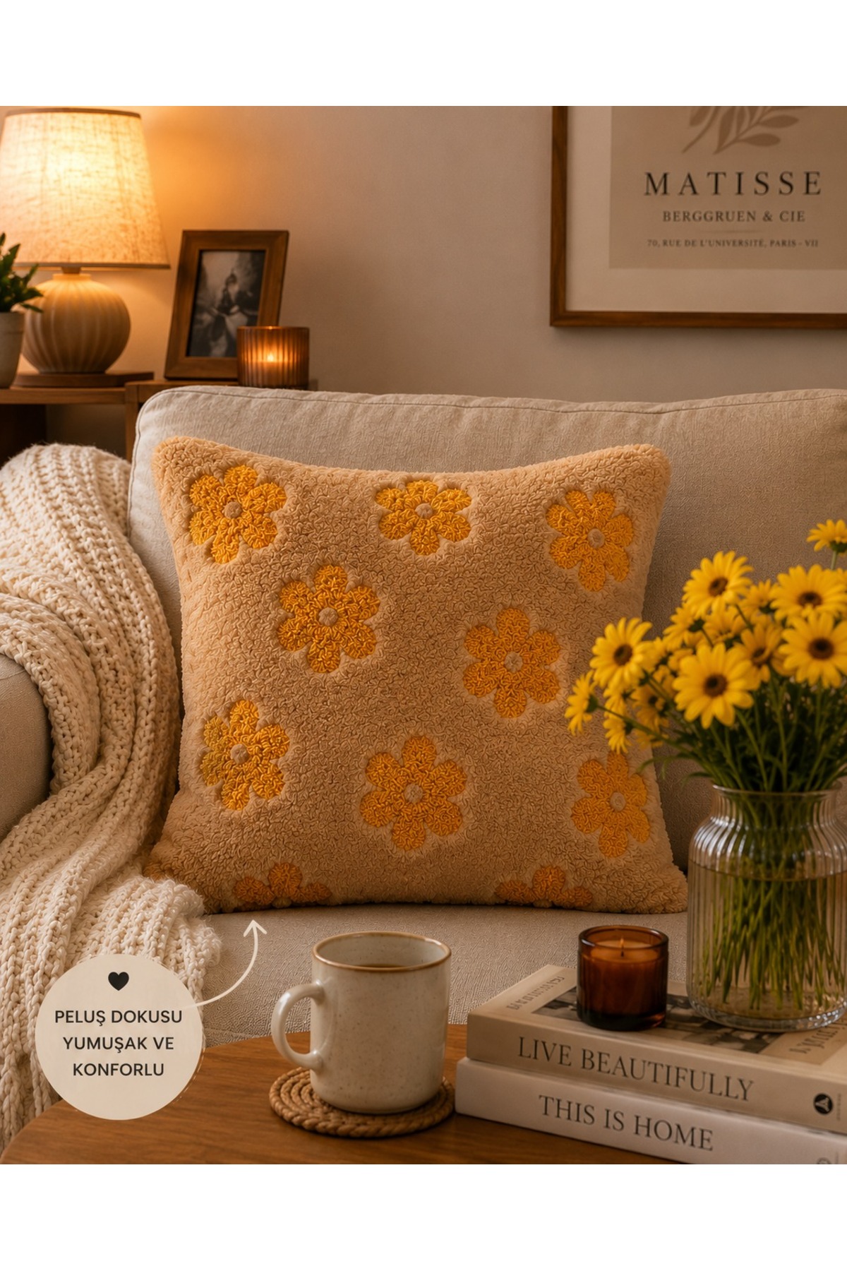 DOUBLE-SIDED PLUSH FABRIC DAISY PUNCH PILLOWCASE