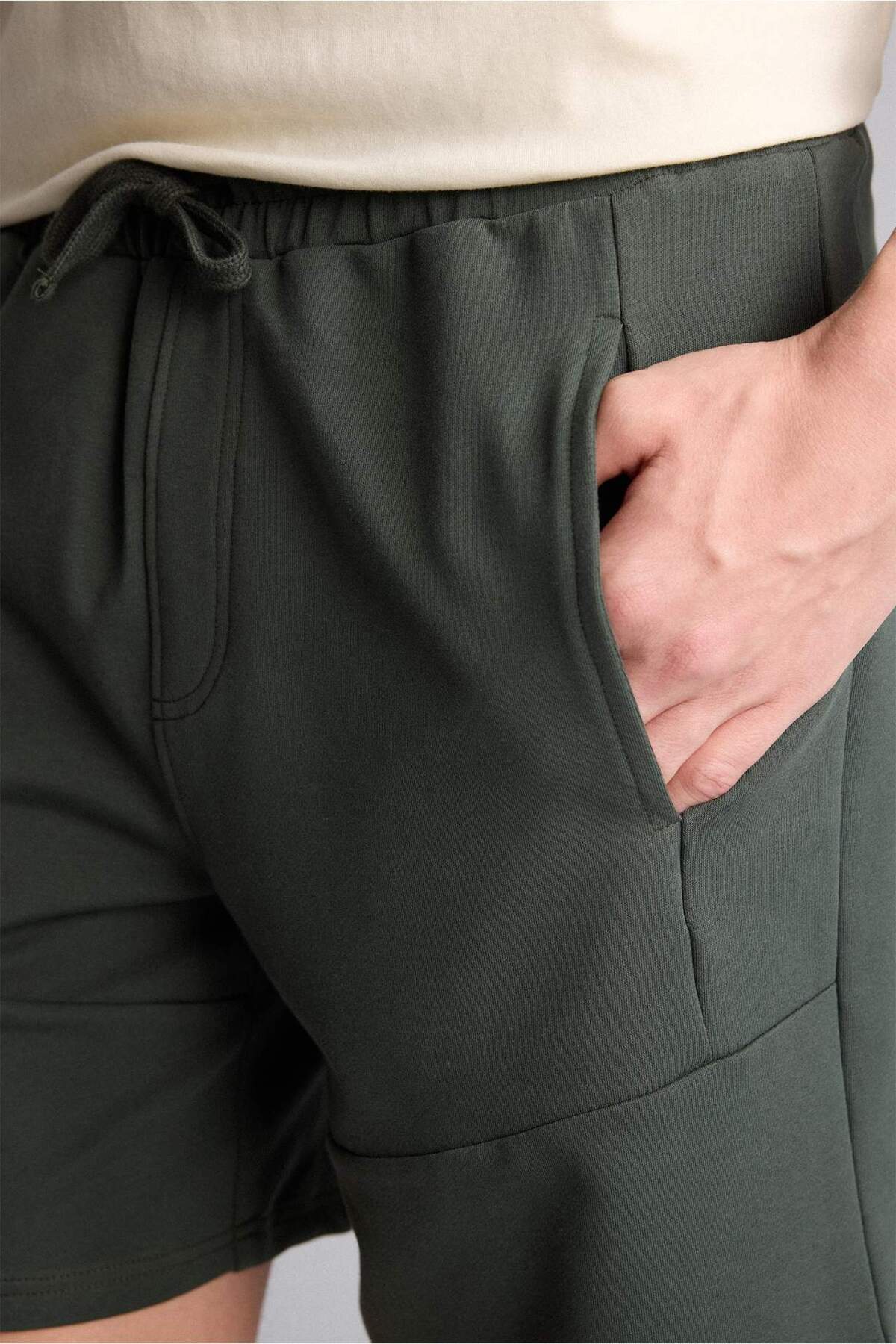 DeFacto Slim Fit Dar Paça Basic Şort B8674AX26SM görsel 4