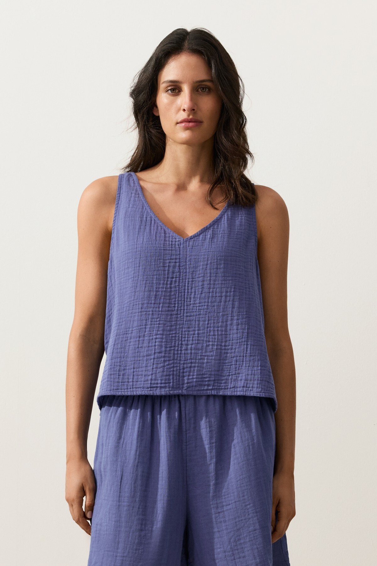100% cotton V-neck strap ball