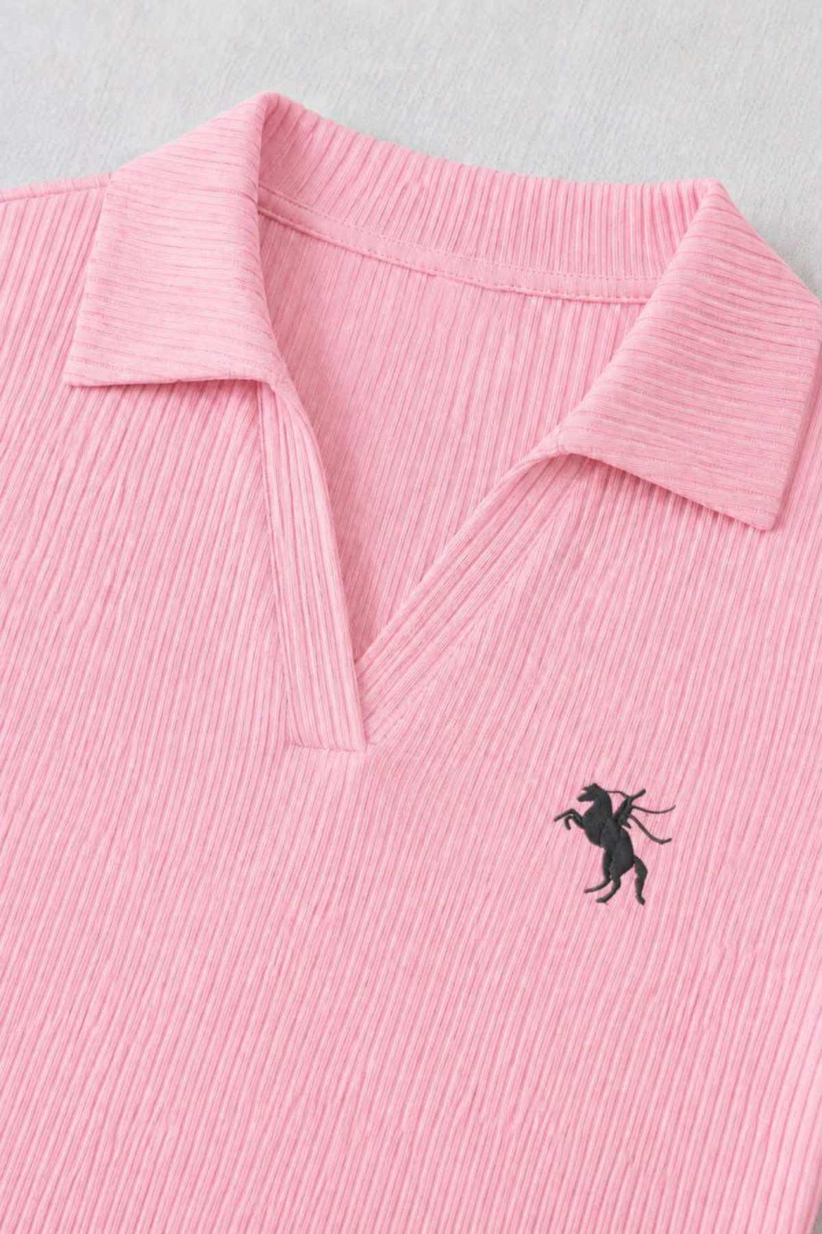 Gofeel Polo Yaka Nakışlı Büzgülü Parmak Geçirme Detaylı Zıbın Bluz görsel 4