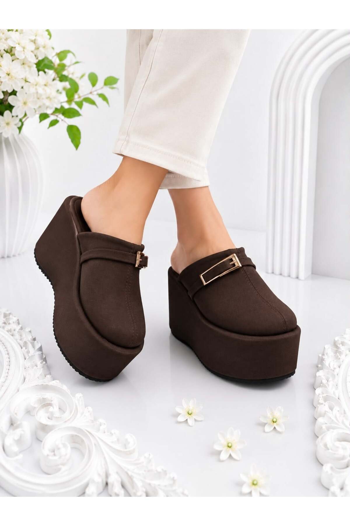dabab shoes NARA Kadın Acı Kahve Sıcak Kürklü Gold Tokalı Kapalı Burun Dolgu Topuklu Platform Terlik görsel 5