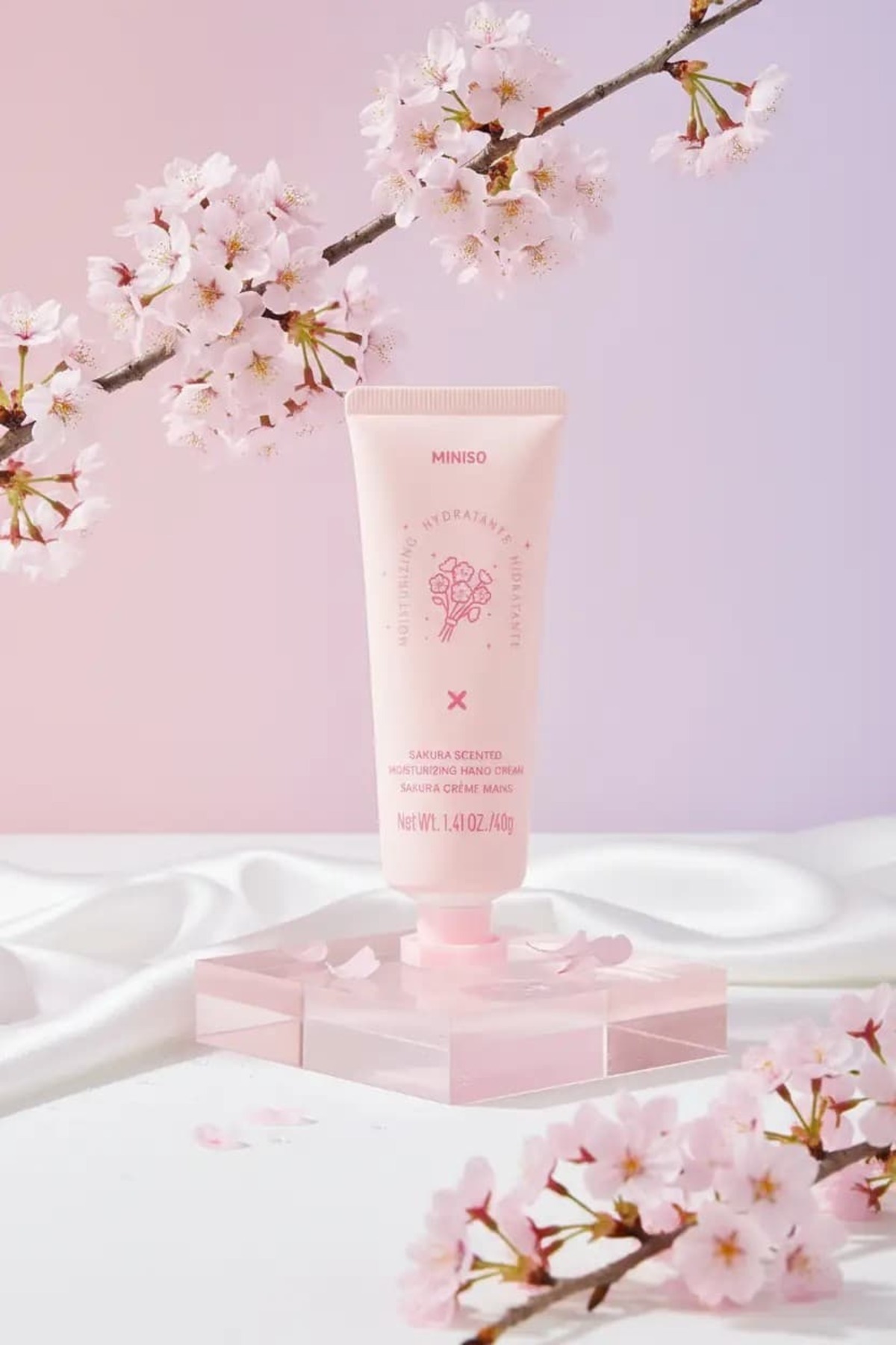 کرم مرطوب کننده دست معطر ساکورا، دارای مجوز - برای دست‌های نرم و لطیف — 2028044810100 — تصویر 4 از 5