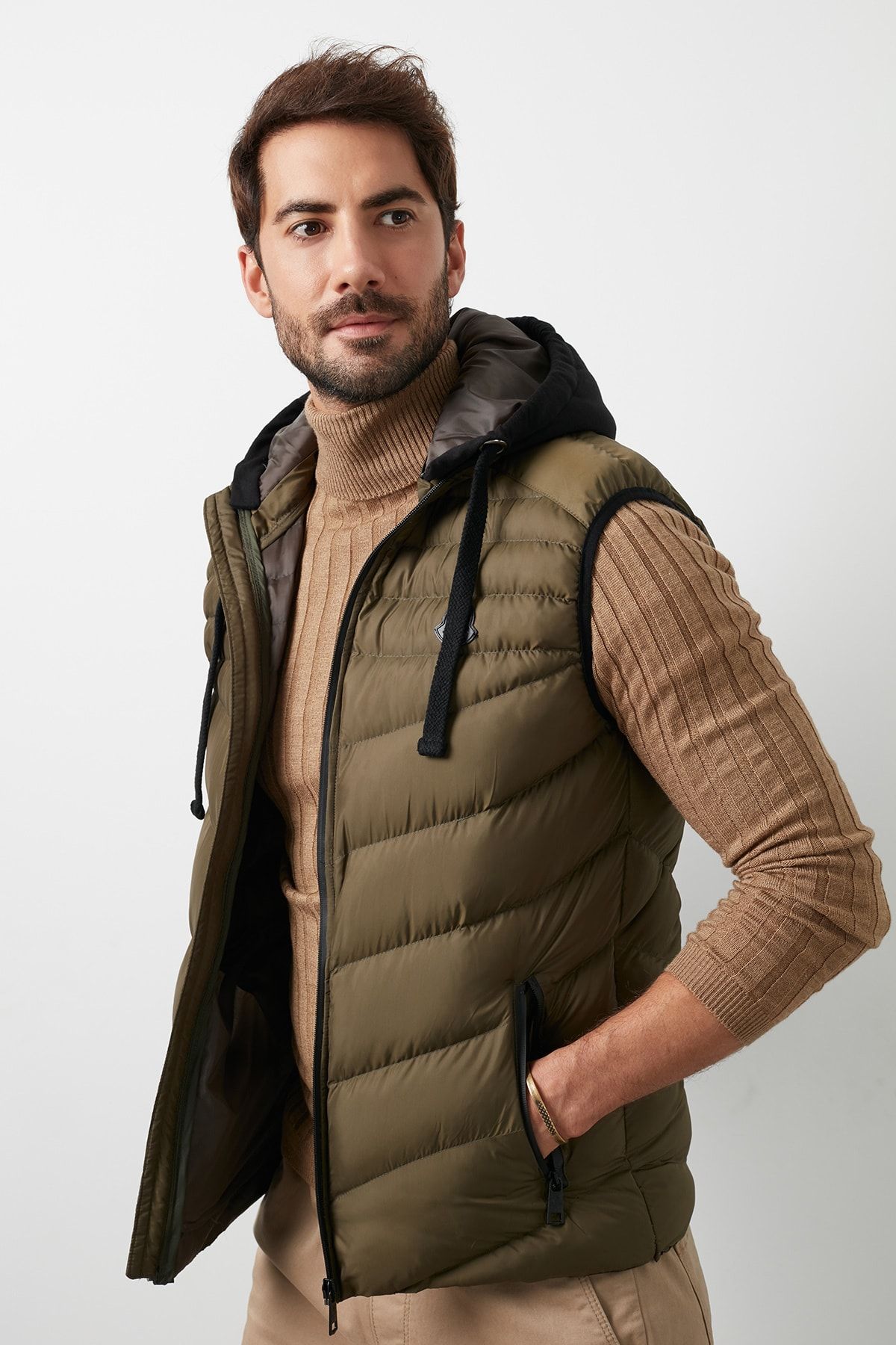 Buratti Erkek Haki Cikarilabilir Kapusonlu Cepli Fermuarli Slim Fit Yelek 556b5519 Trendyol