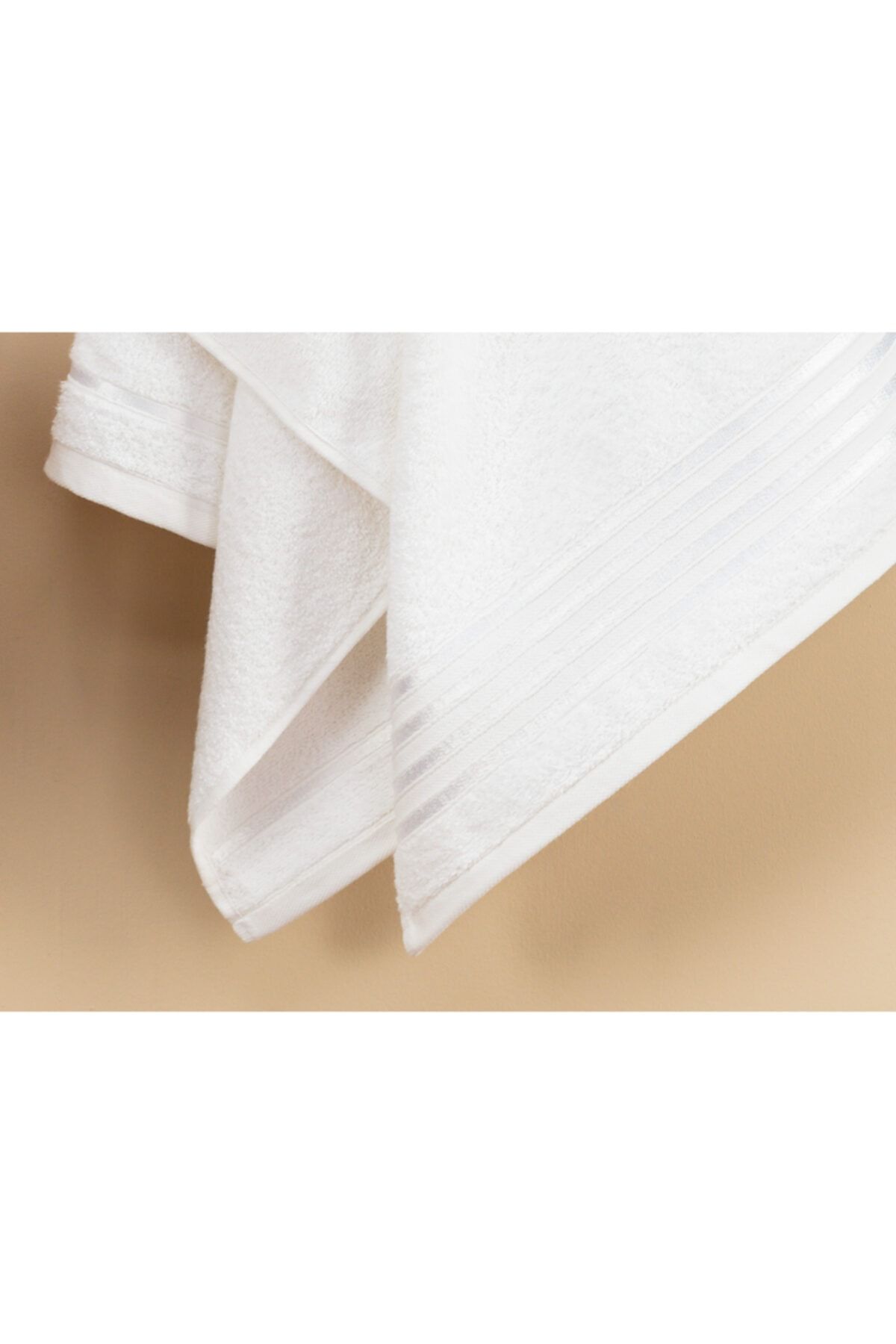 Madame Coco Maynor Bordürü Floşlu Banyo Havlusu - Beyaz - 70x140 Cm ZN8887