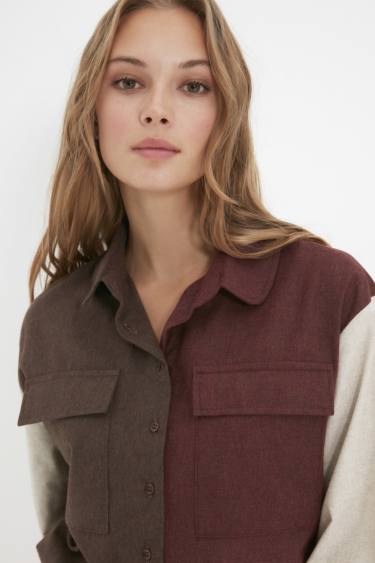 Trendyol Collection Tkana koszula zapinana na guziki w kolorze brązowym TWOAW22GO0492