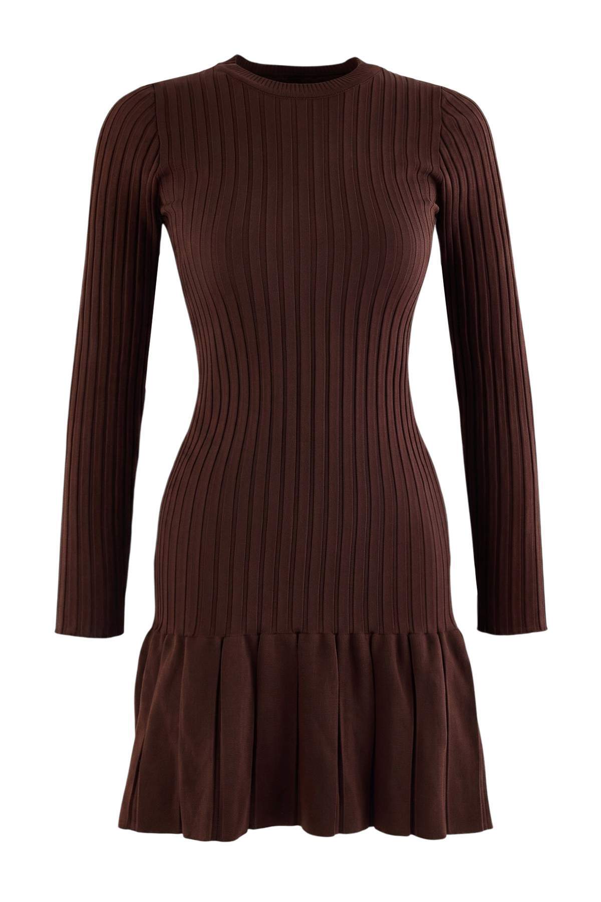 Trendyolmilla Kahverengi Mini Pileli Triko Elbise TWOAW24EL00013