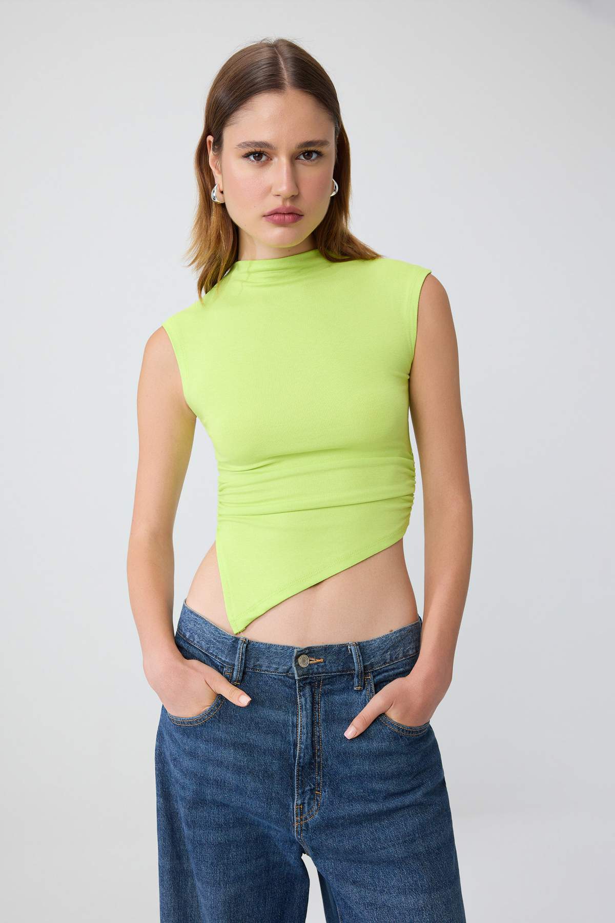 Trendyolmilla Lime Dik Yaka Büzgü/Drape Detaylı Fitted/Vücuda Oturan Asimetrik Örme Bluz TWOSS24BZ00534