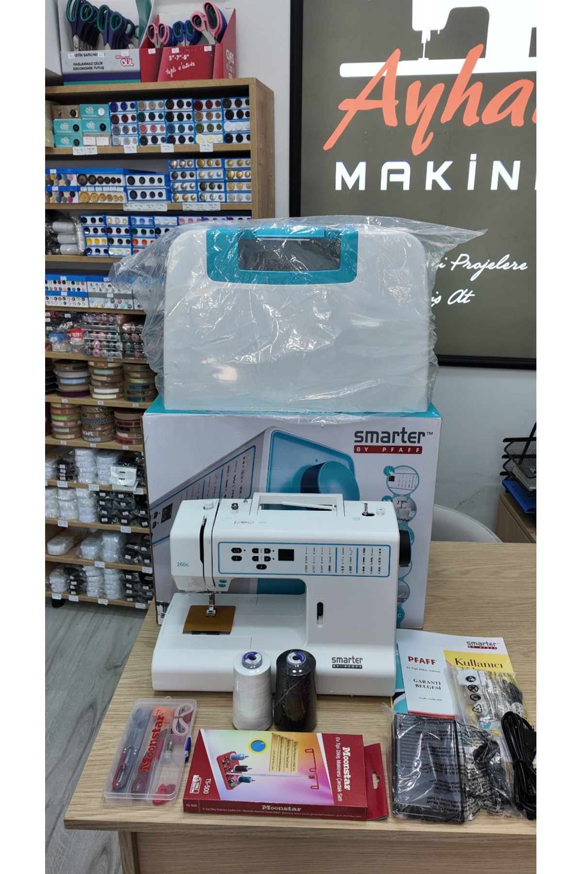Pfaff SMARTER 260C (DİKİŞ SETİ, SİYAH BEYAZ 5000 METRE İPLİK VE İP
