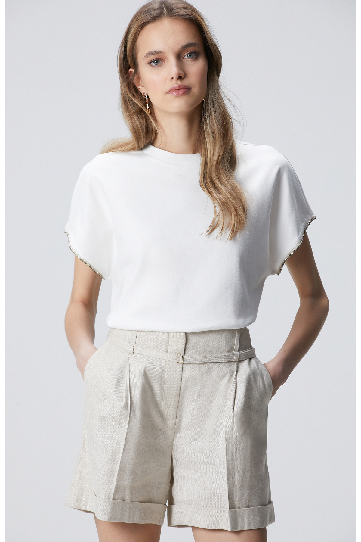 Network Kırık Beyaz Kol Ucu Taş Detaylı T-shirt