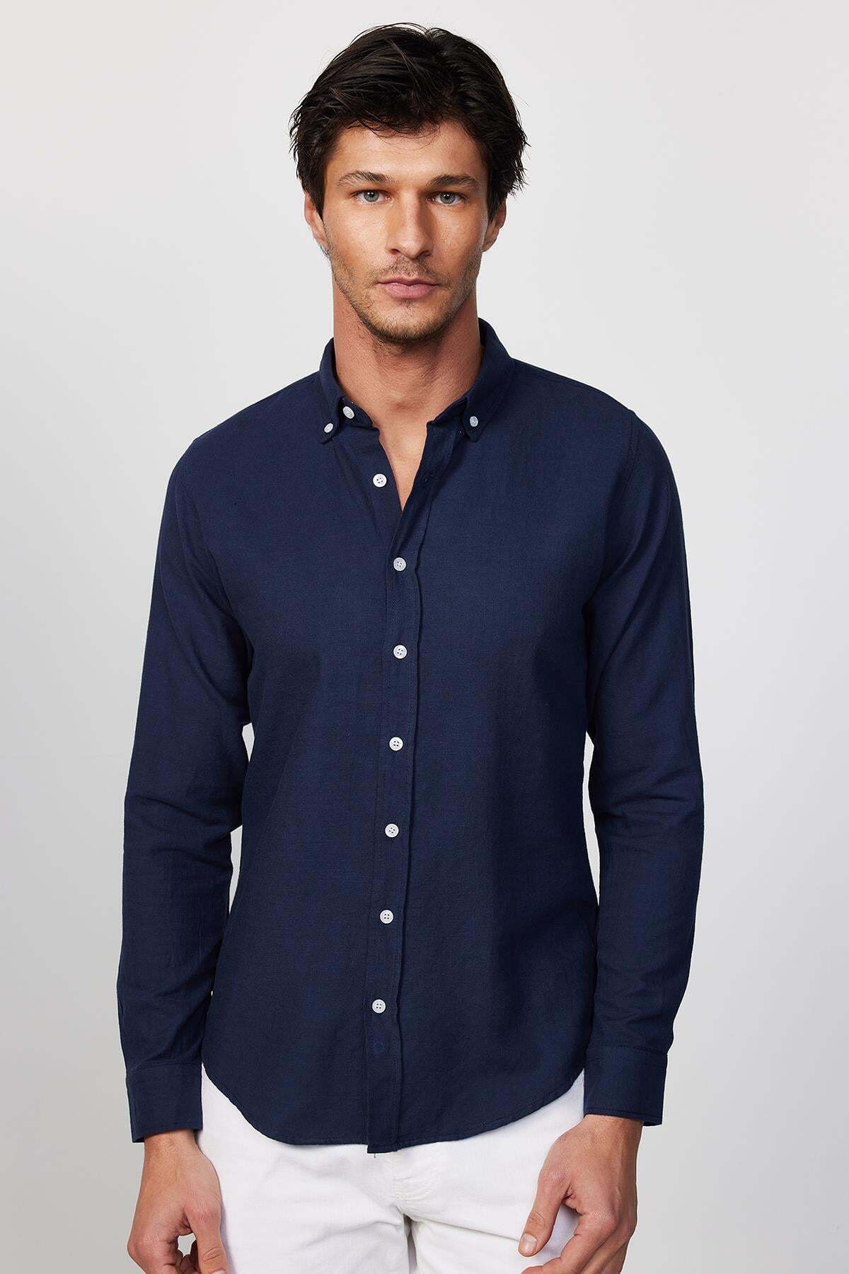Tudors Erkek Slim Fit Dar Kesim %100 Pamuk Keten Doku Düğmeli Yaka Lacivert Gömlek görsel 2