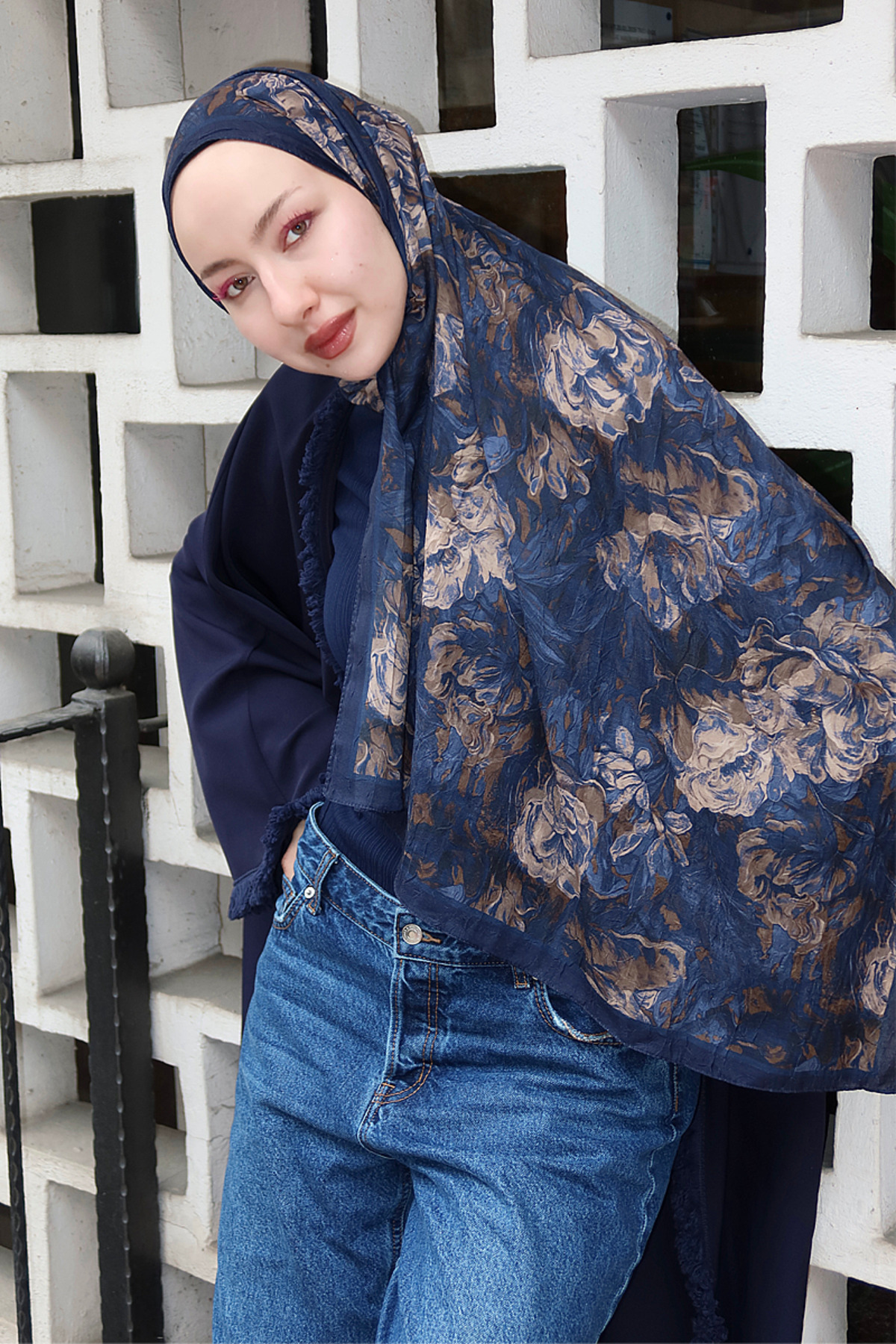 cs camellia scarf Monaco Kraş Şal - Lacivert Bej görsel 2