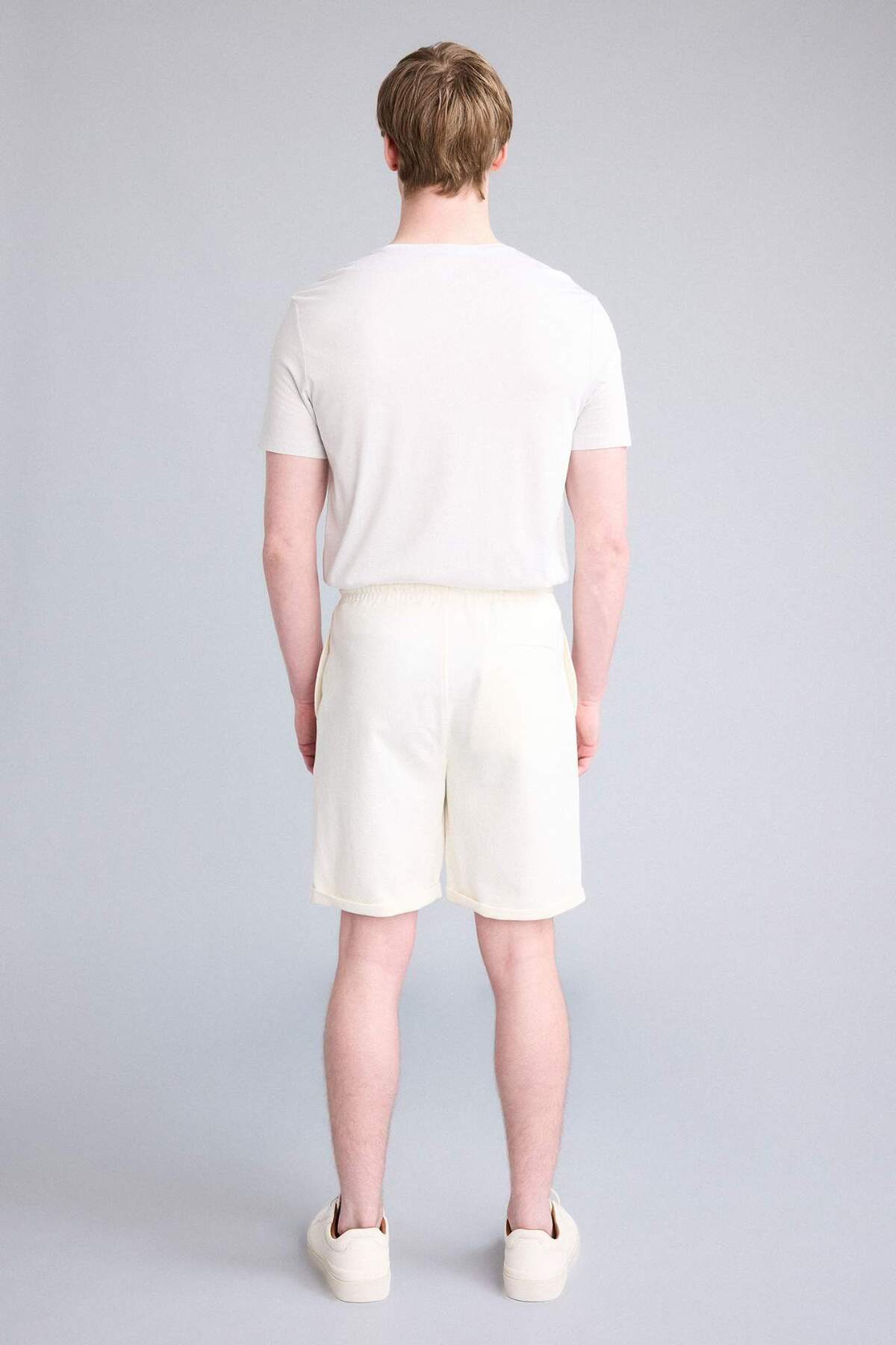 DeFacto Regular Fit Dokulu Basic Bermuda Şort E2606AX26SM görsel 6