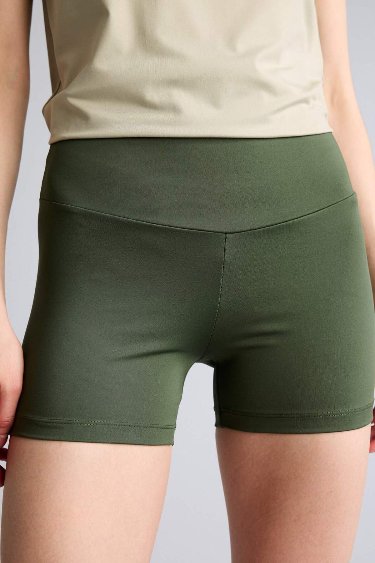 DeFacto Regular Fit Beli Saran Geniş Paça Sporcu Biker Şort D2907AX26SM görsel 4