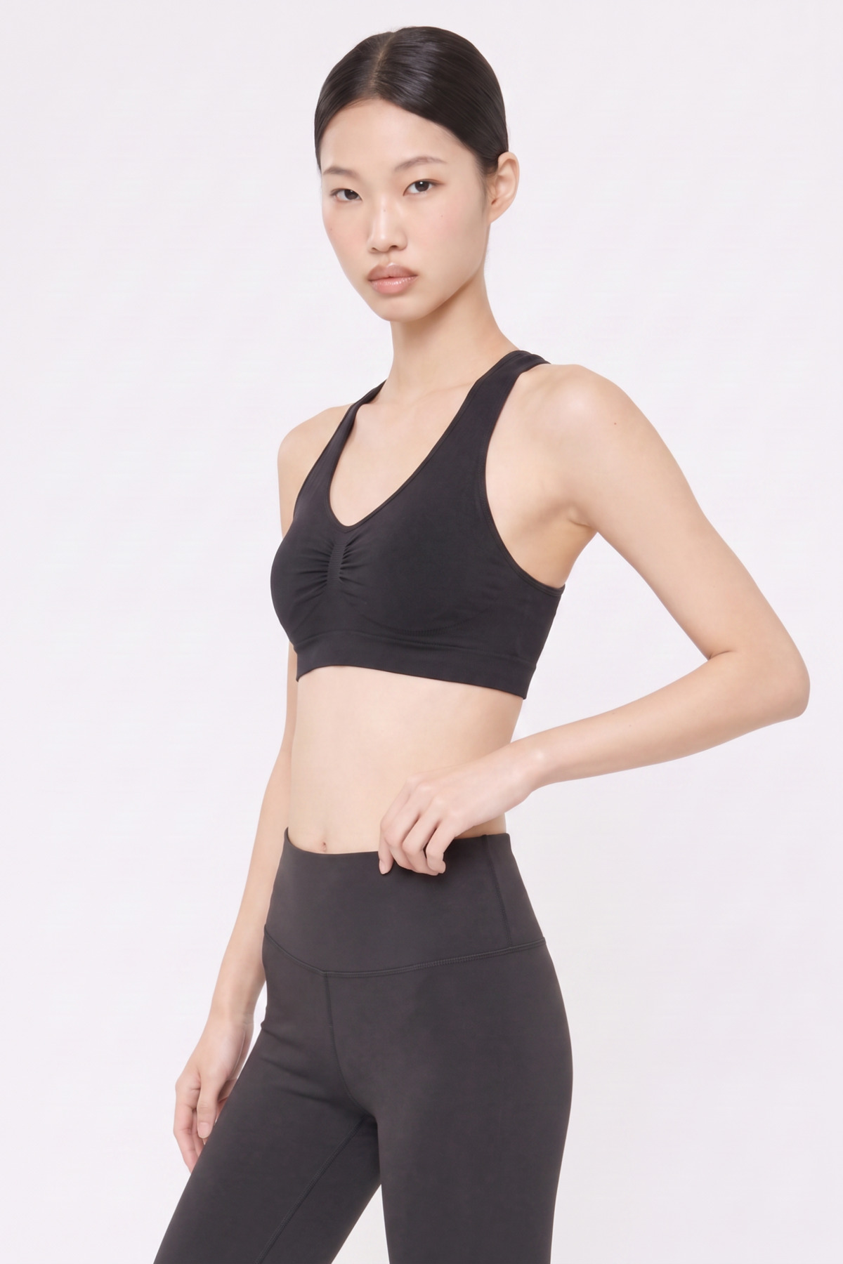 Modanty Kadın Dikişsiz Sporcu Sütyeni Toparlayıcı V Yaka Büzgülü Yoga Pilates Büstiyeri Siyah görsel 6