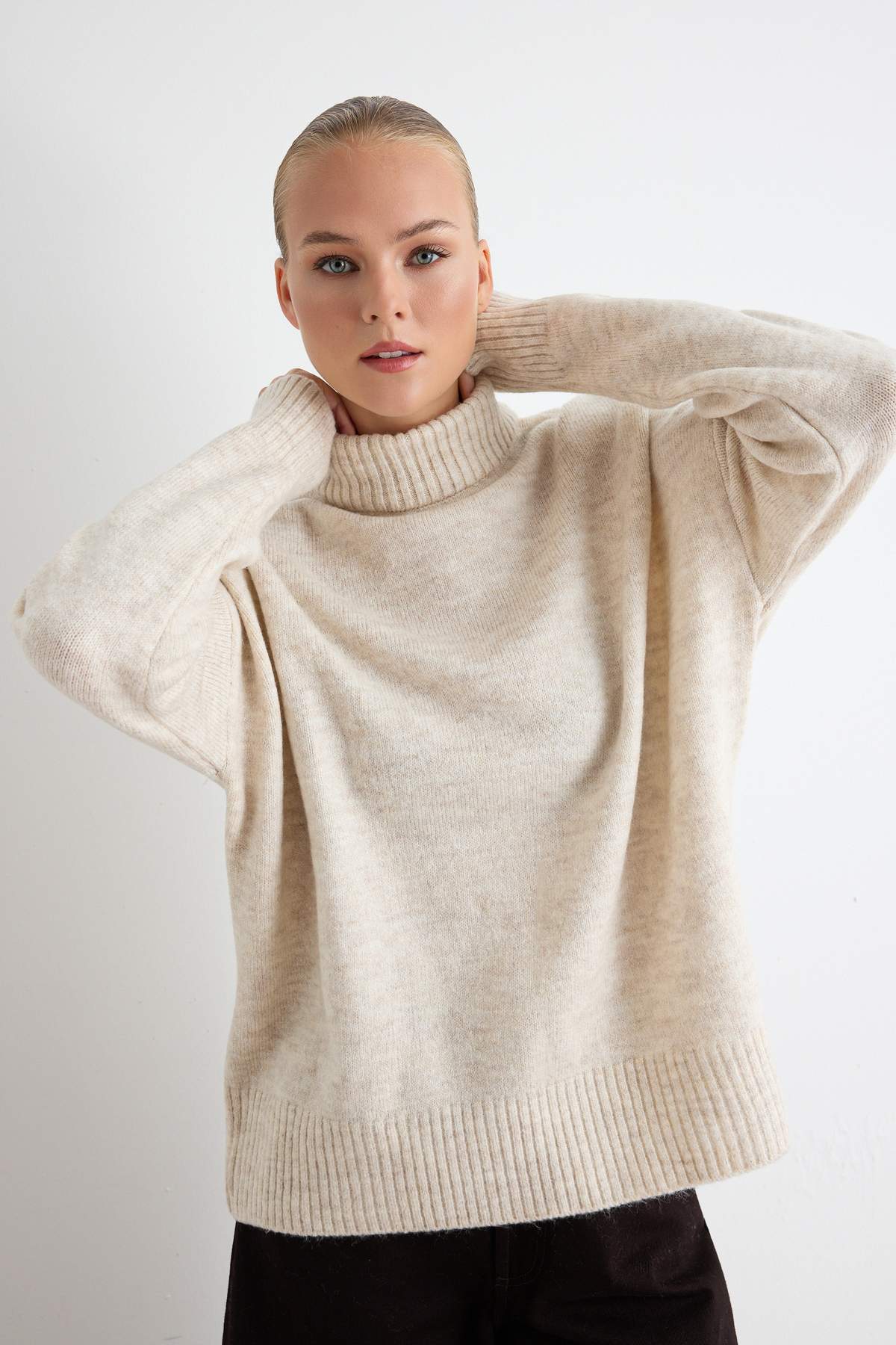 Stone Wide قصة Strickpullover mit weicher Textur TWOAW23KZ00469
