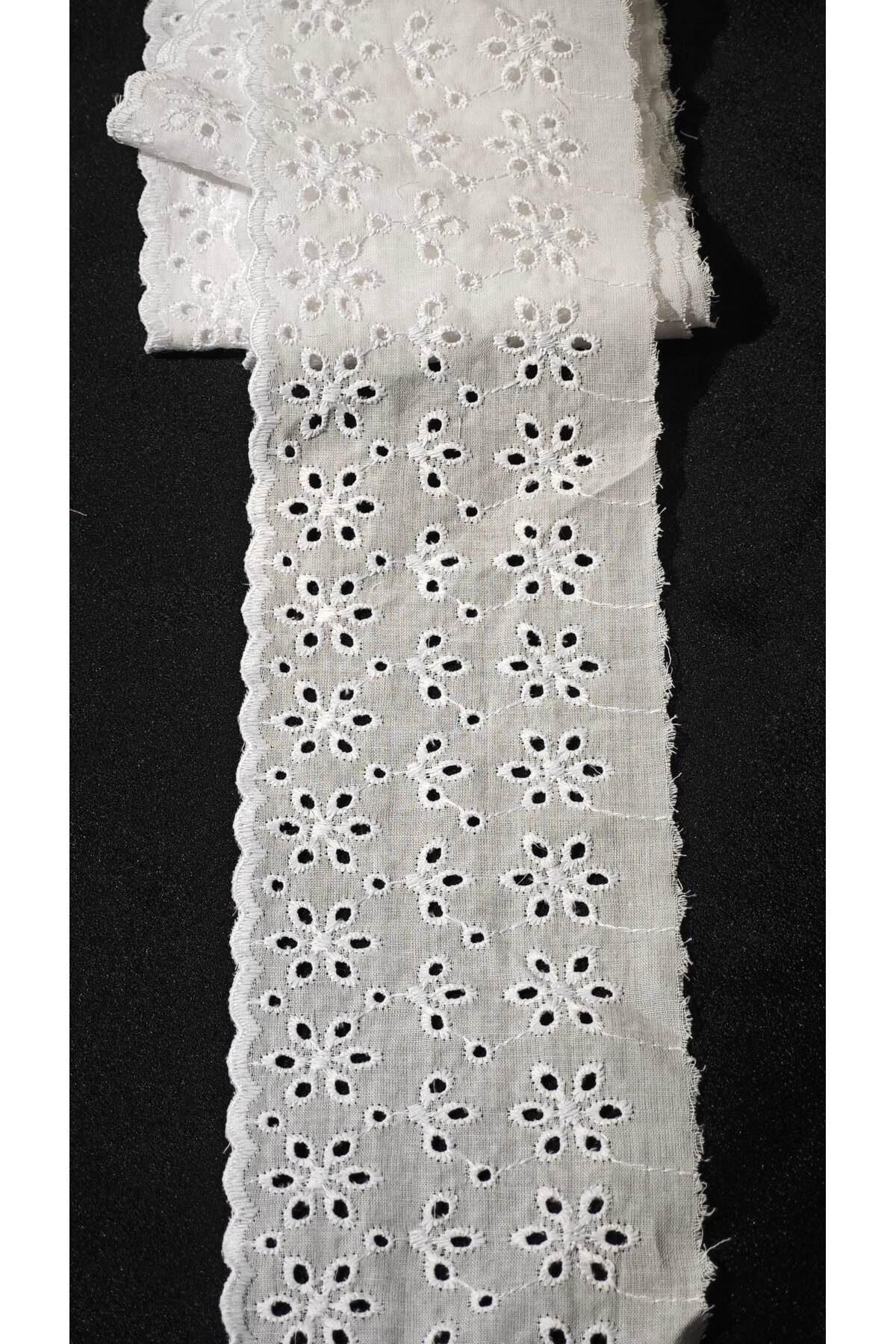 Scallops White Flowers Dance Width 9 Cm X 3 Mt