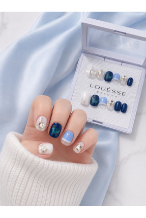 Louesse Beauty Louésse Blue White Chic Takma Tırnak 12’li – Lacivert Beyaz Ta...