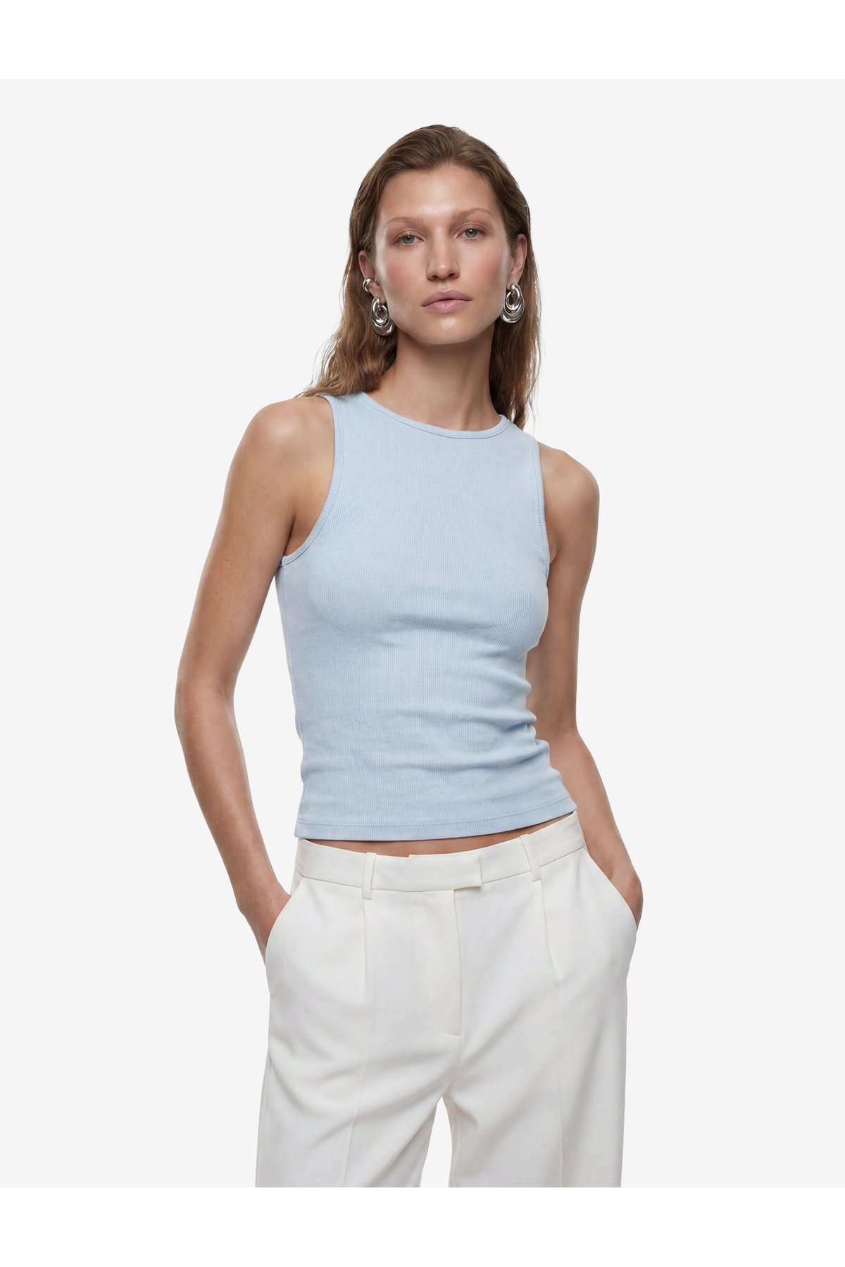 Koton Pamuklu Slim Fit Kolsuz Kayık Yaka Bluz görsel 2