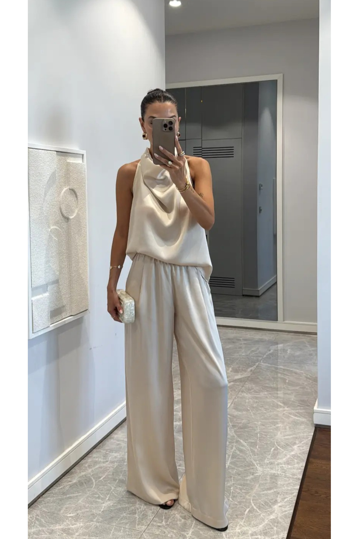 My Blog Bež satenska bluza i pantalone - 30433