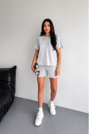 GKN WEAR Kadın Şortlu Takım Bisiklet Yaka Basic Tişört ve Cepli Şort İkili Ya...