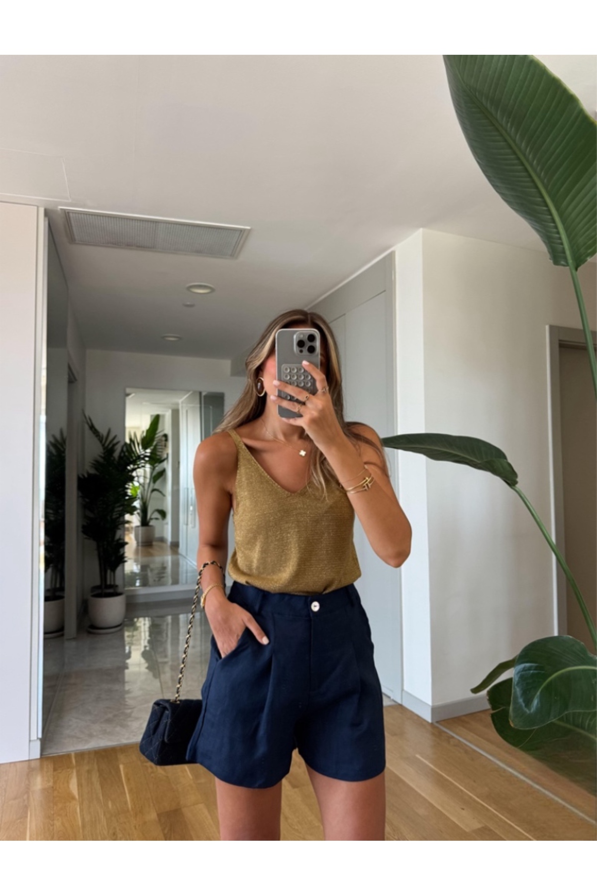 FEMMESTUDIO Kadın Gold Simli Askılı Triko Bluz görsel 3