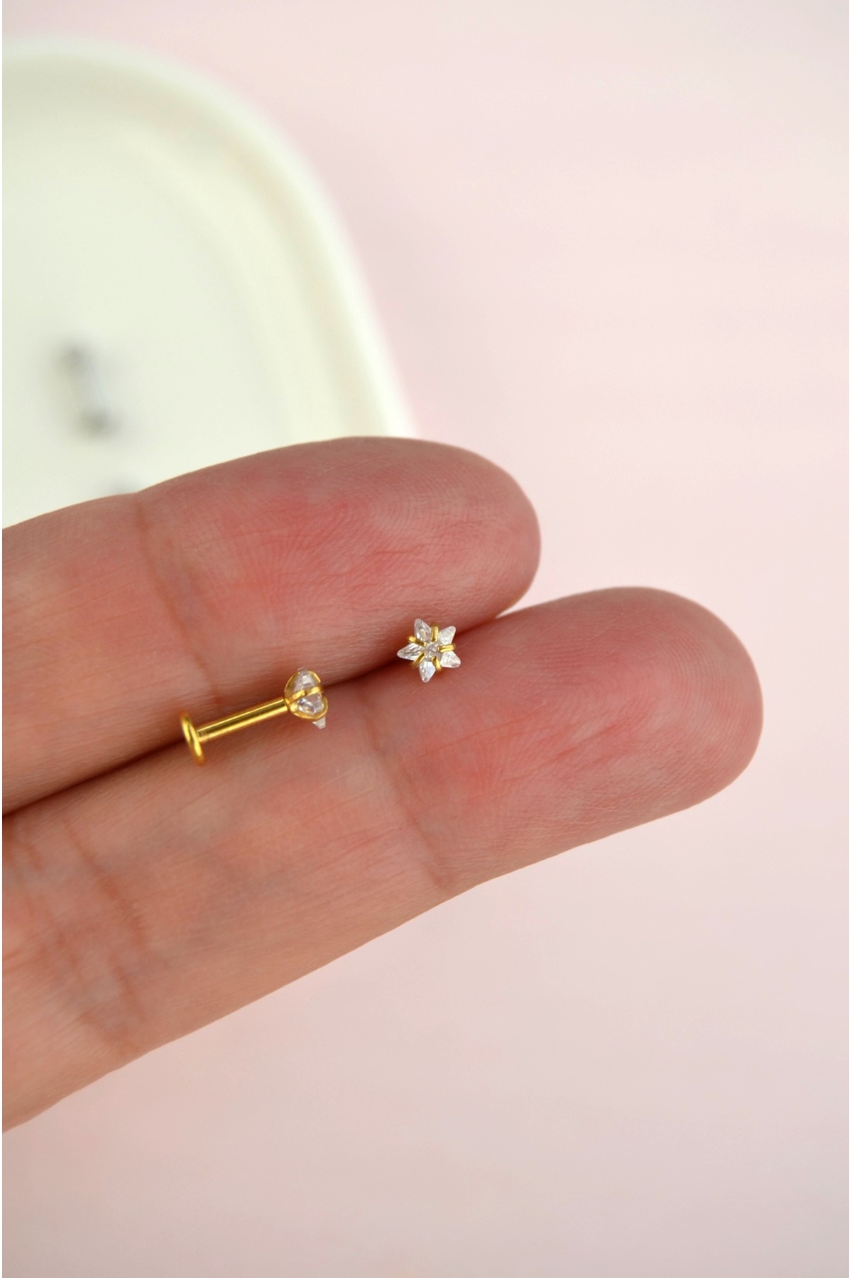 moonzy - minimalist & cozy 316L Çelik Yıldız Taşlı Labret Piercing 6 mm, Zirkon Tektaş Helix Tragus Küpe görsel 2