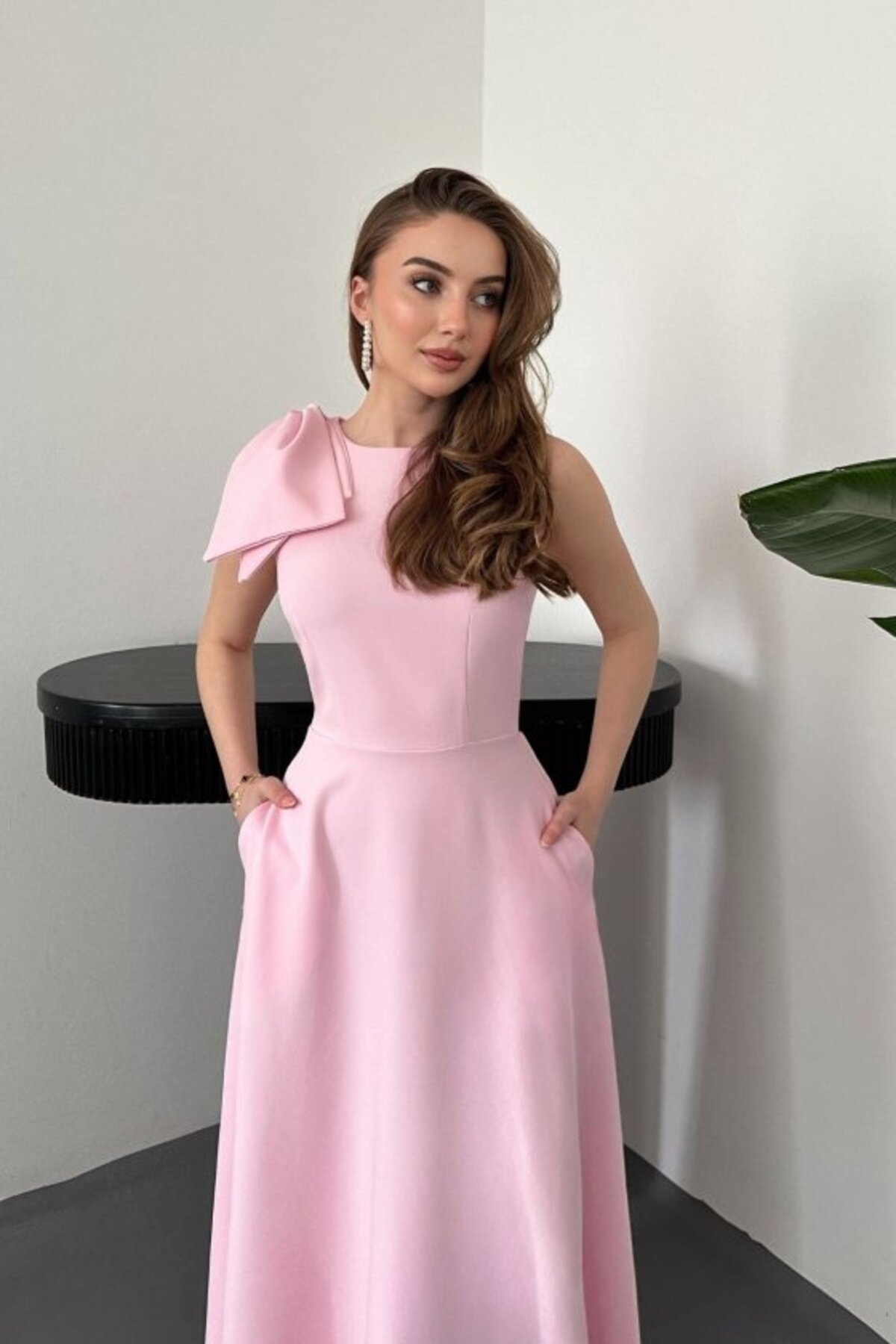 Genel Markalar Pembe Omuz Fiyonklu Elbise görsel 3