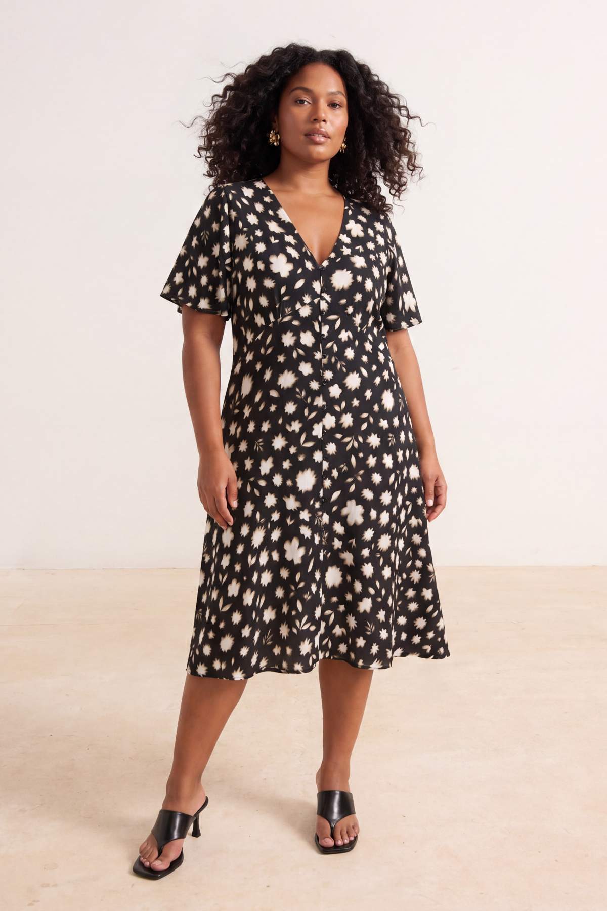 Trendyol Curve Fekete Shally Woven nagyméretű ruha TBBSS23AH00101
