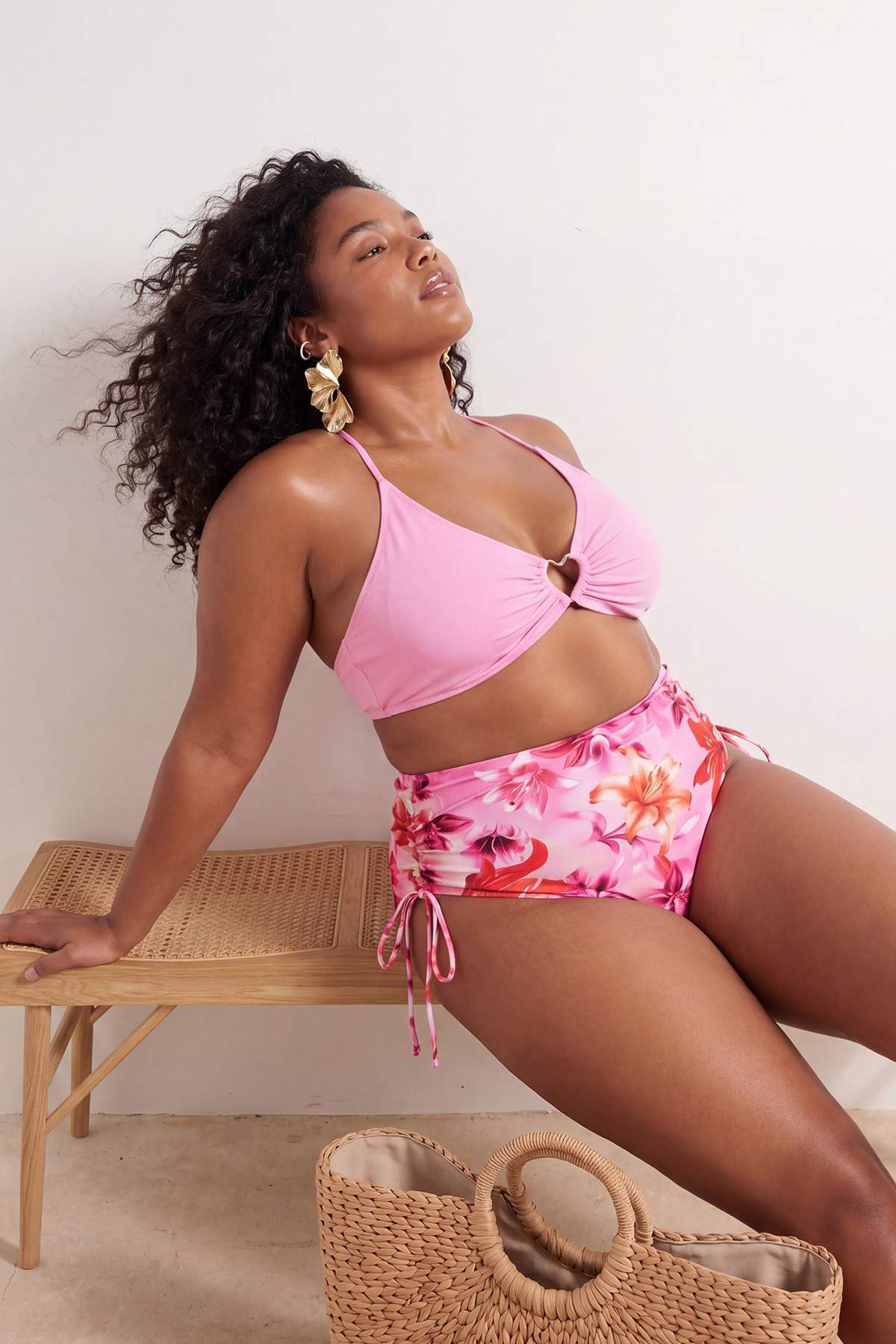 Trendyolmilla Curve Pembe Çiçek Desenli Yanları Bağlama Detaylı Büyük Beden Bikini Altı TBBSS26CR00010