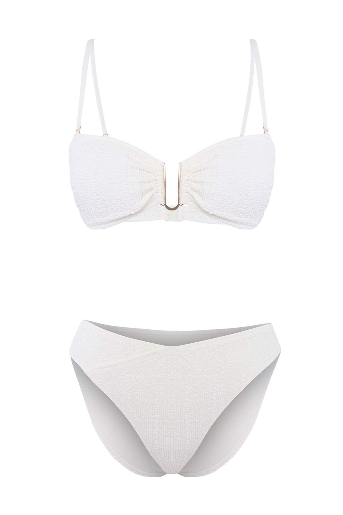 Trendyolmilla Ekru Straplez Kaplı Dokulu Aksesuar Detaylı Düşük Bel Brazilian Bikini Takımı TBESS26BT00136