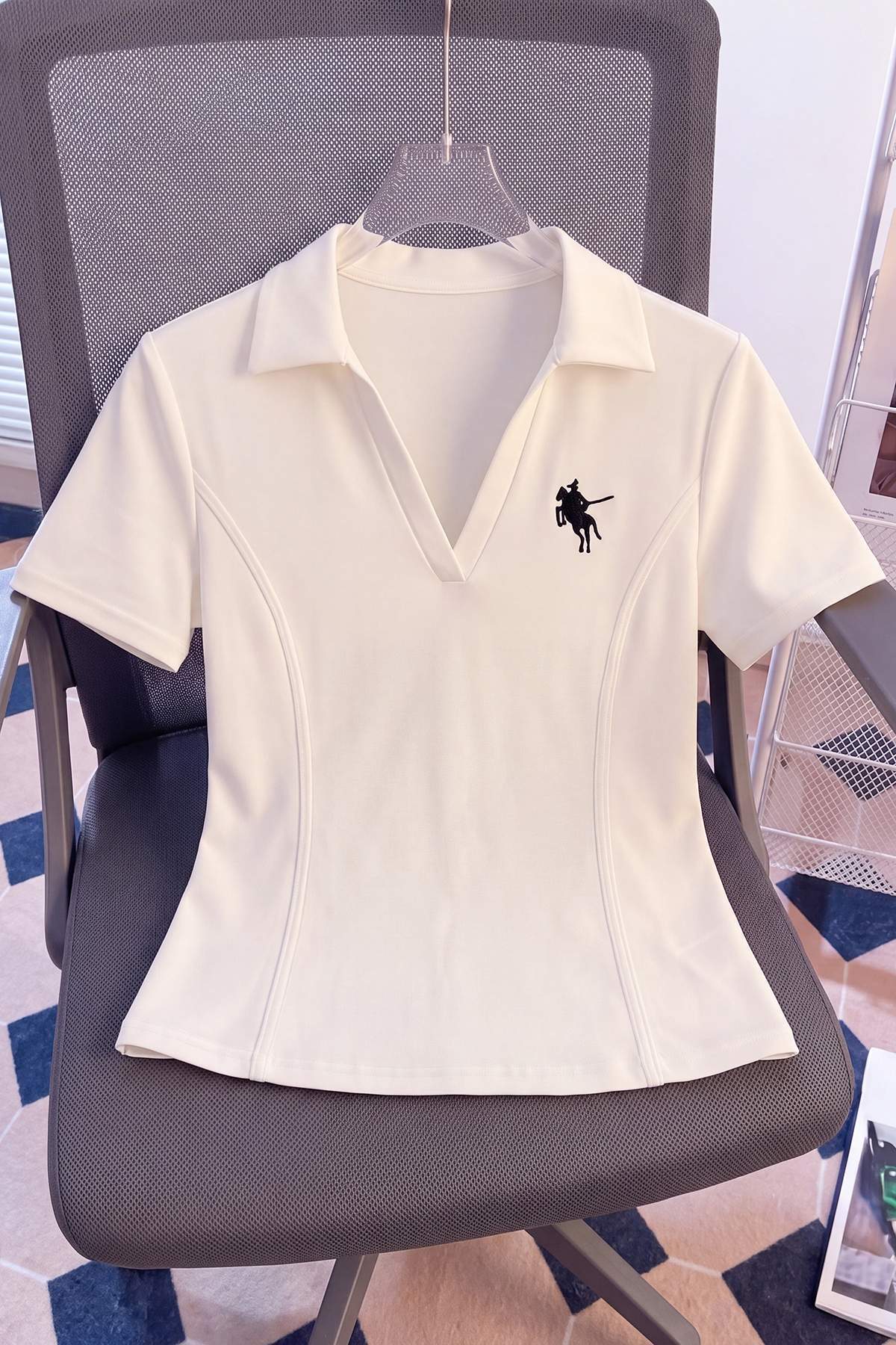 Trendyol kolekcija Ecru izvezena uska polo bluza sa standardnim rukavima od p...