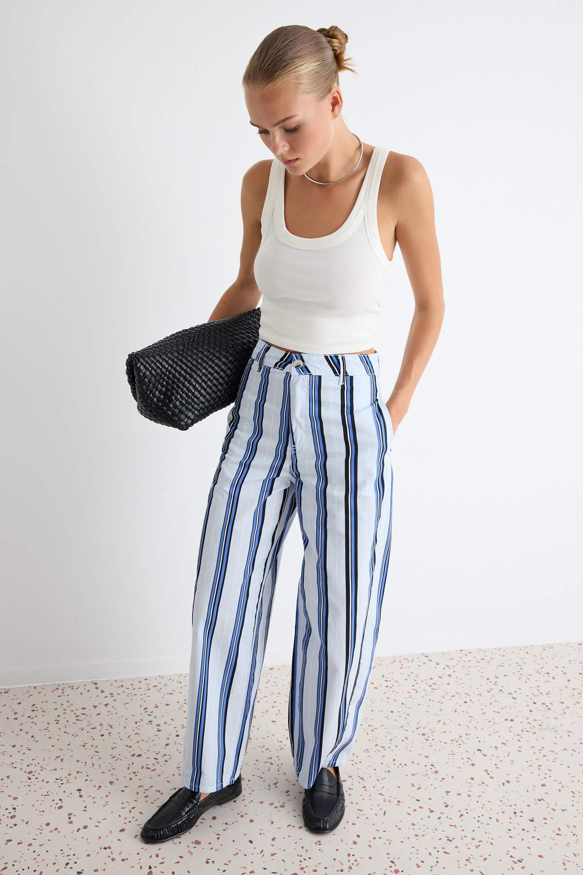 Trendyolmilla Mavi-Çok Renkli Gabardin Kalın Yumuşak Tuşeli Barrel Çizgili Pantolon TWOSS26PL00084